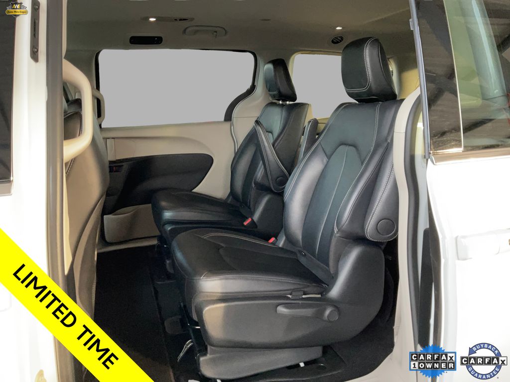 2024 Chrysler Pacifica PHEV Select - Photo 11