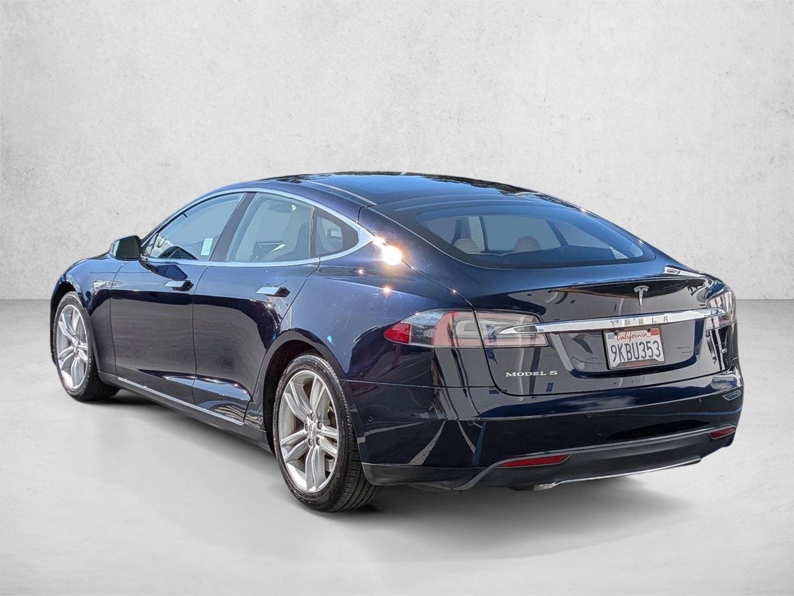 2014 Tesla Model S 85 kWh Battery photo 3