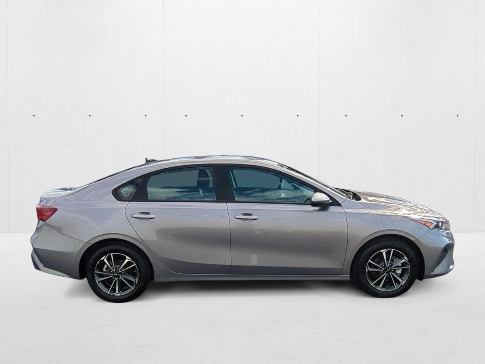 2023 Kia Forte LXS photo 4