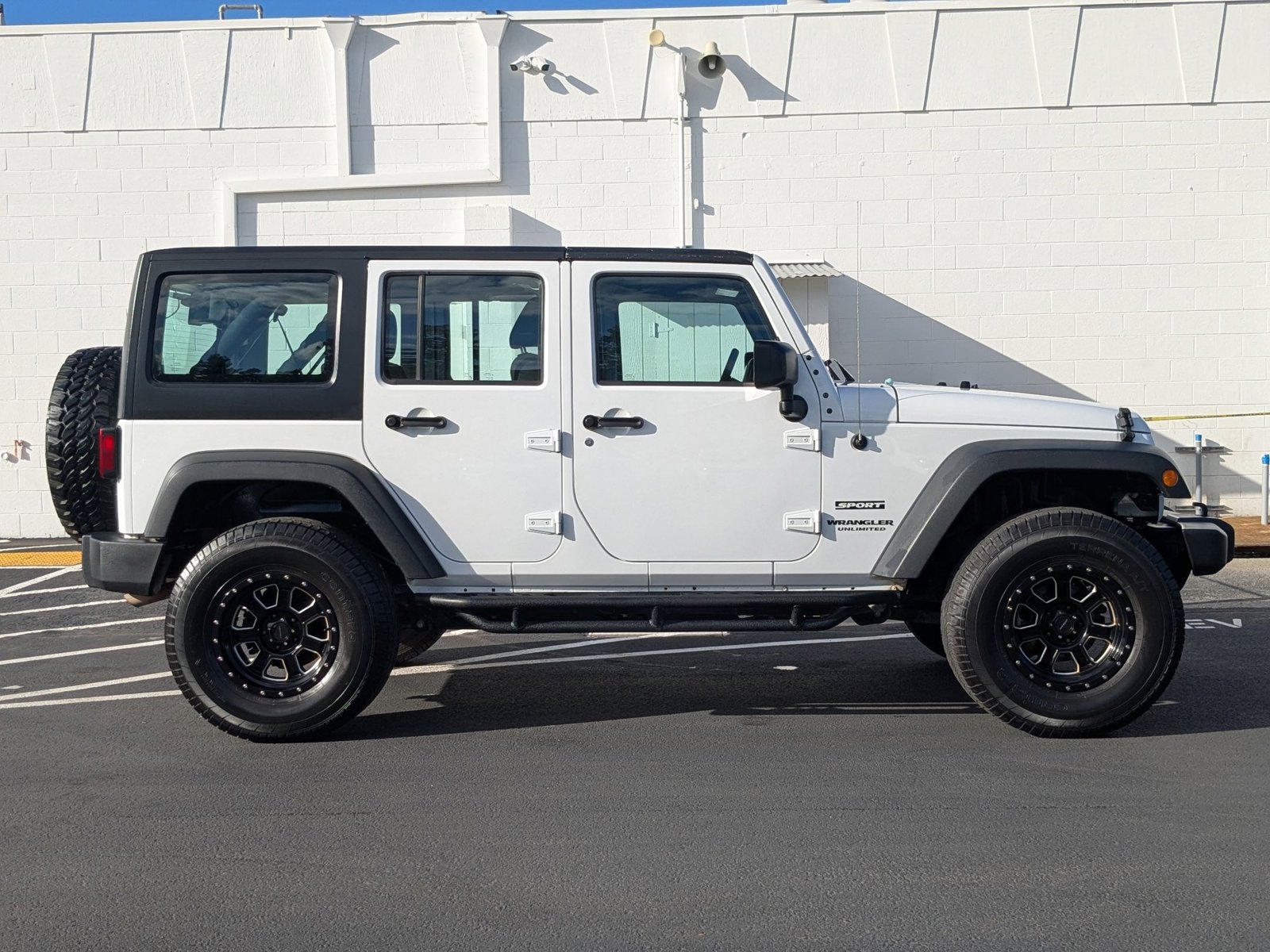 2017 Jeep Wrangler Unlimited Sport photo 4