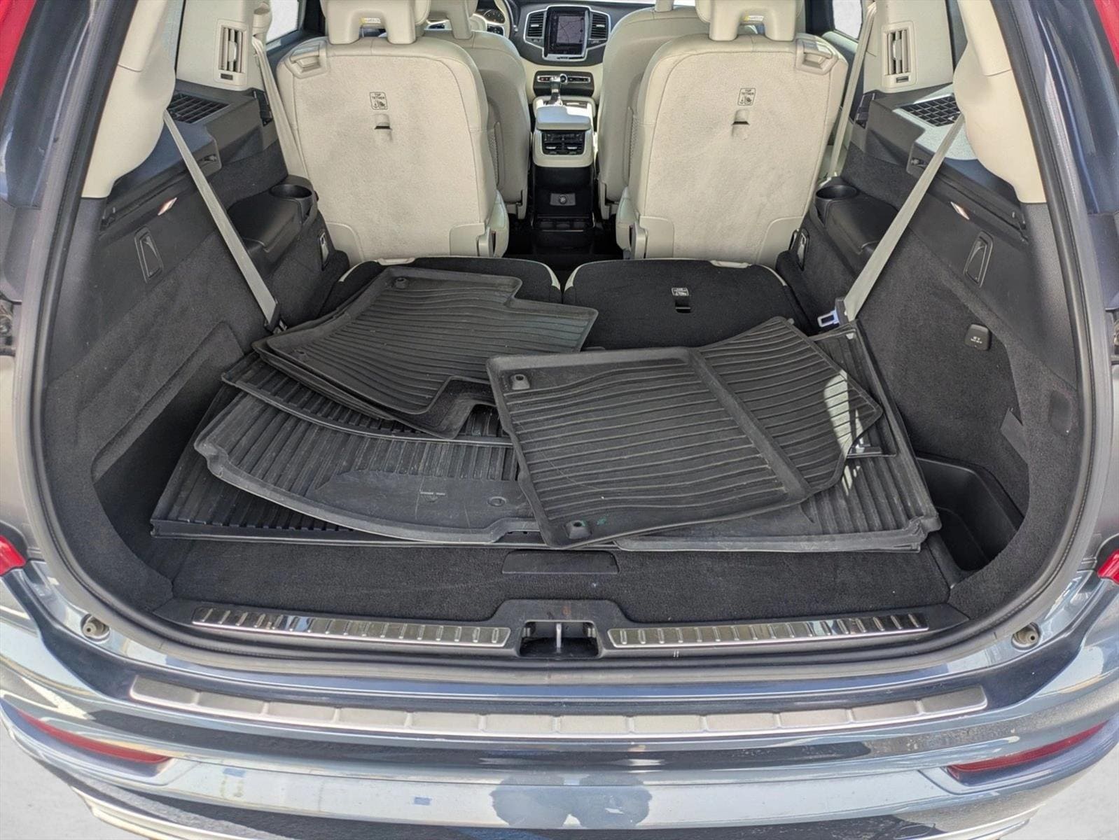 2020 Volvo XC90 Momentum photo 5