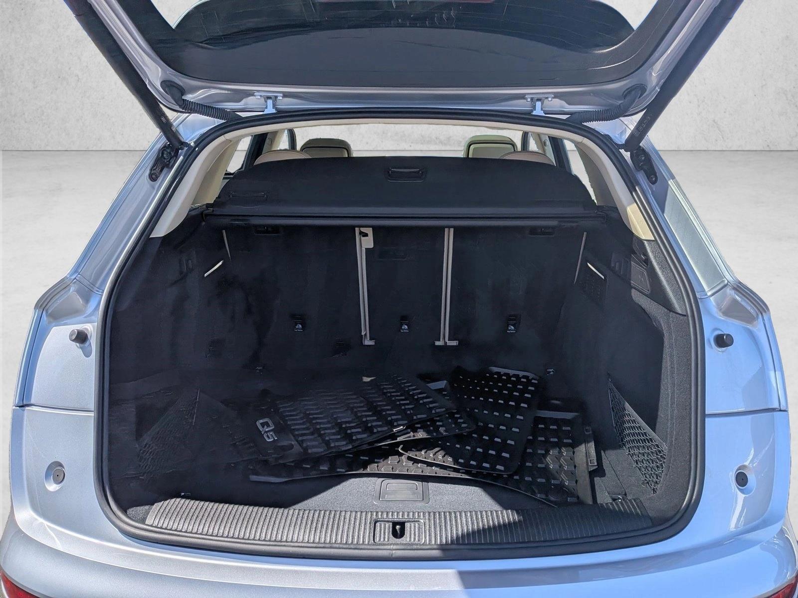 2022 Audi Q5 S line Premium Plus photo 6