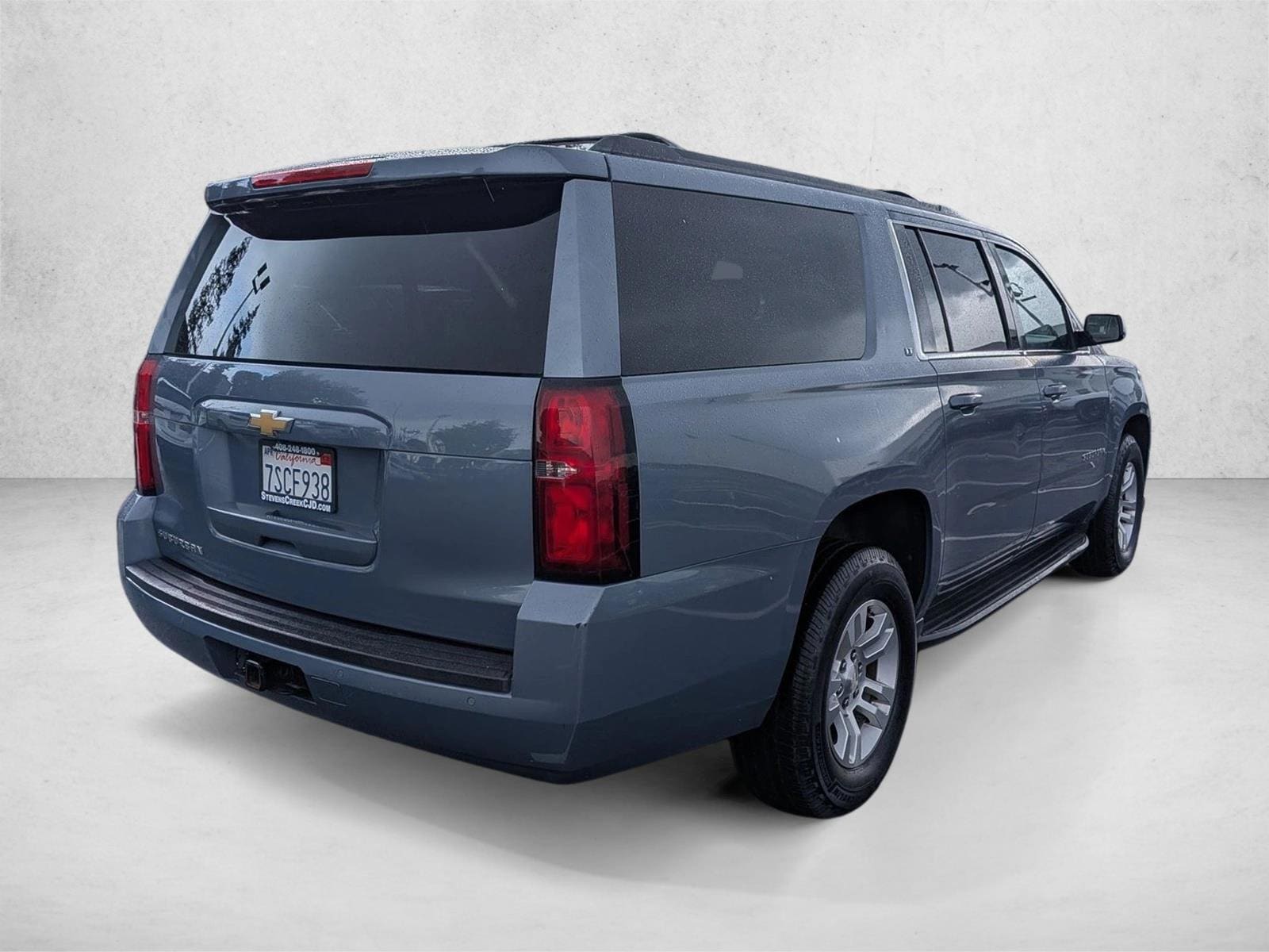2016 Chevrolet Suburban LT photo 4
