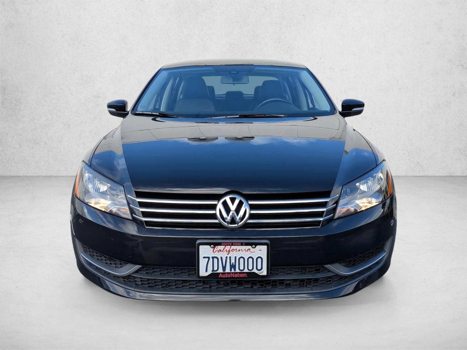 2014 Volkswagen Passat S photo 2