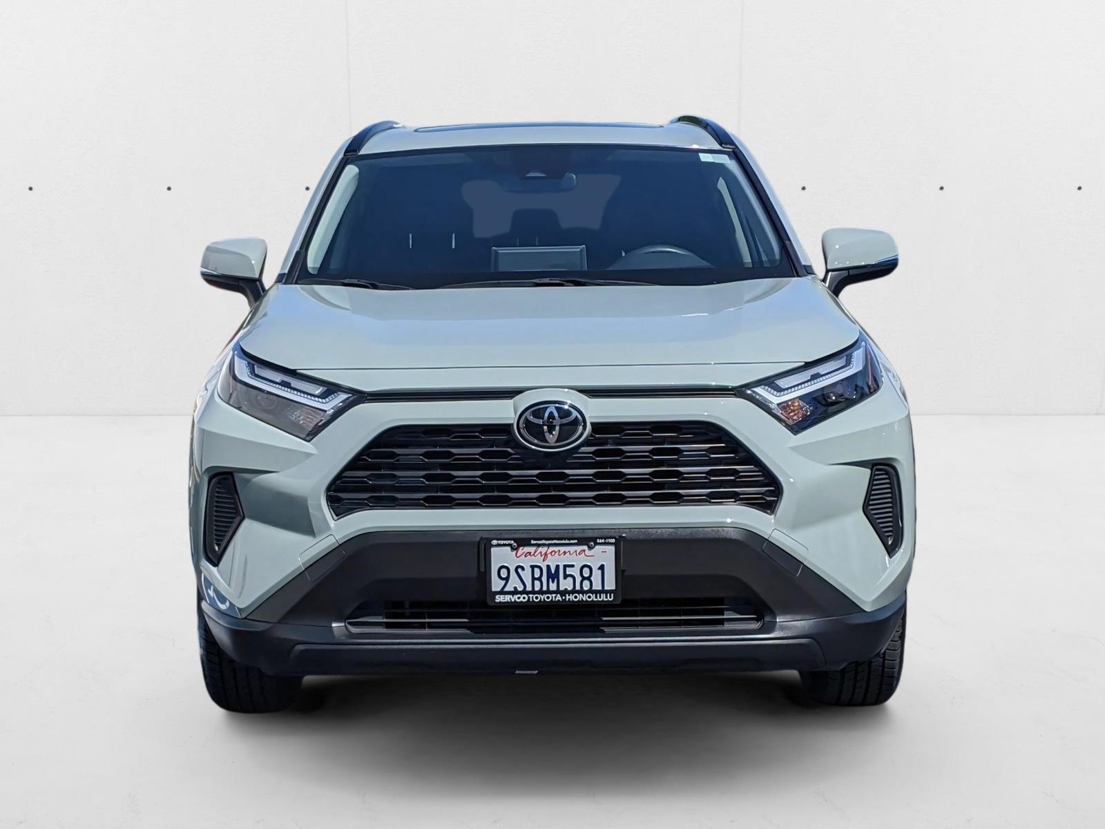 2022 Toyota RAV4 XLE photo 2