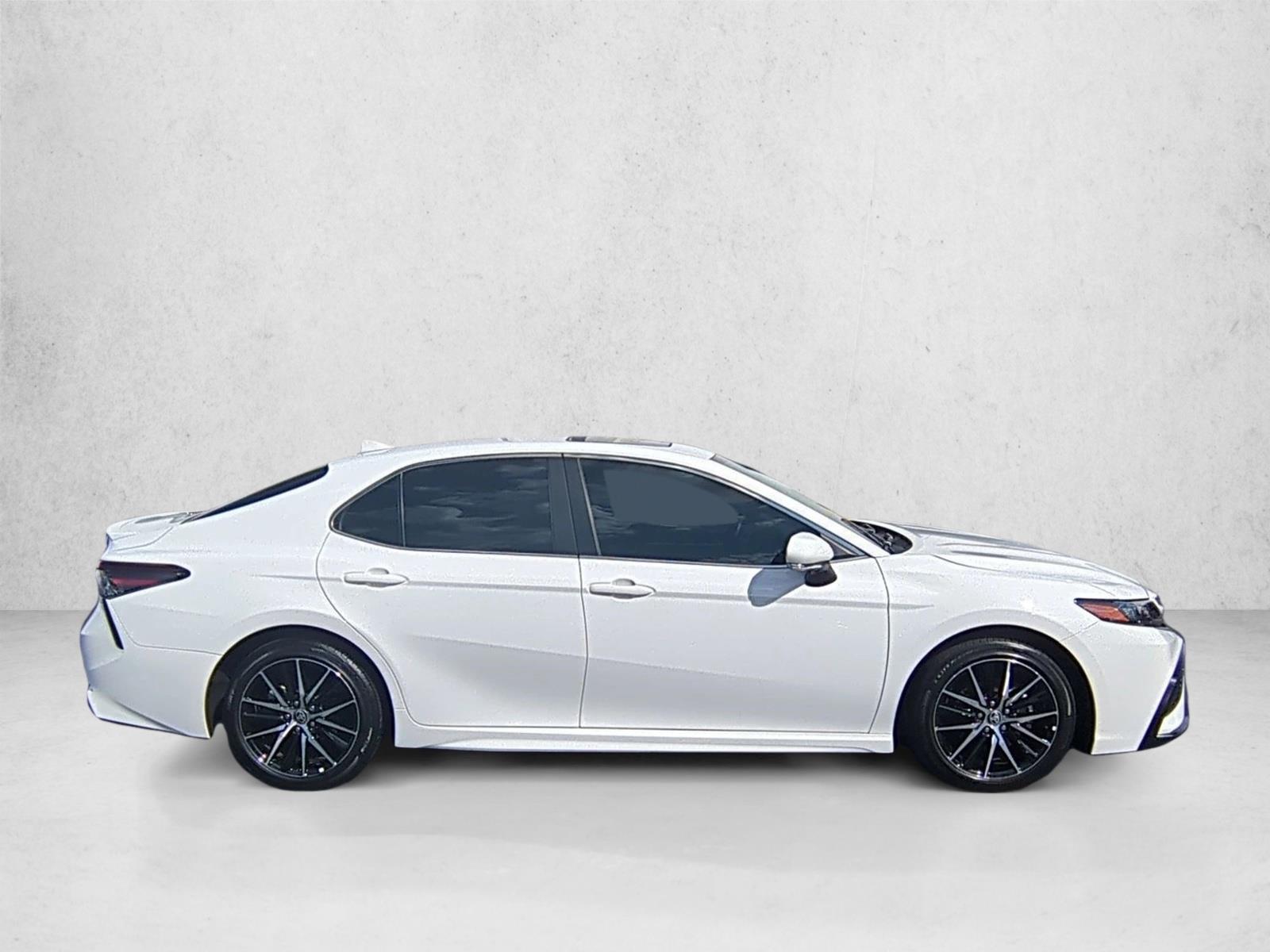 2023 Toyota Camry SE photo 4