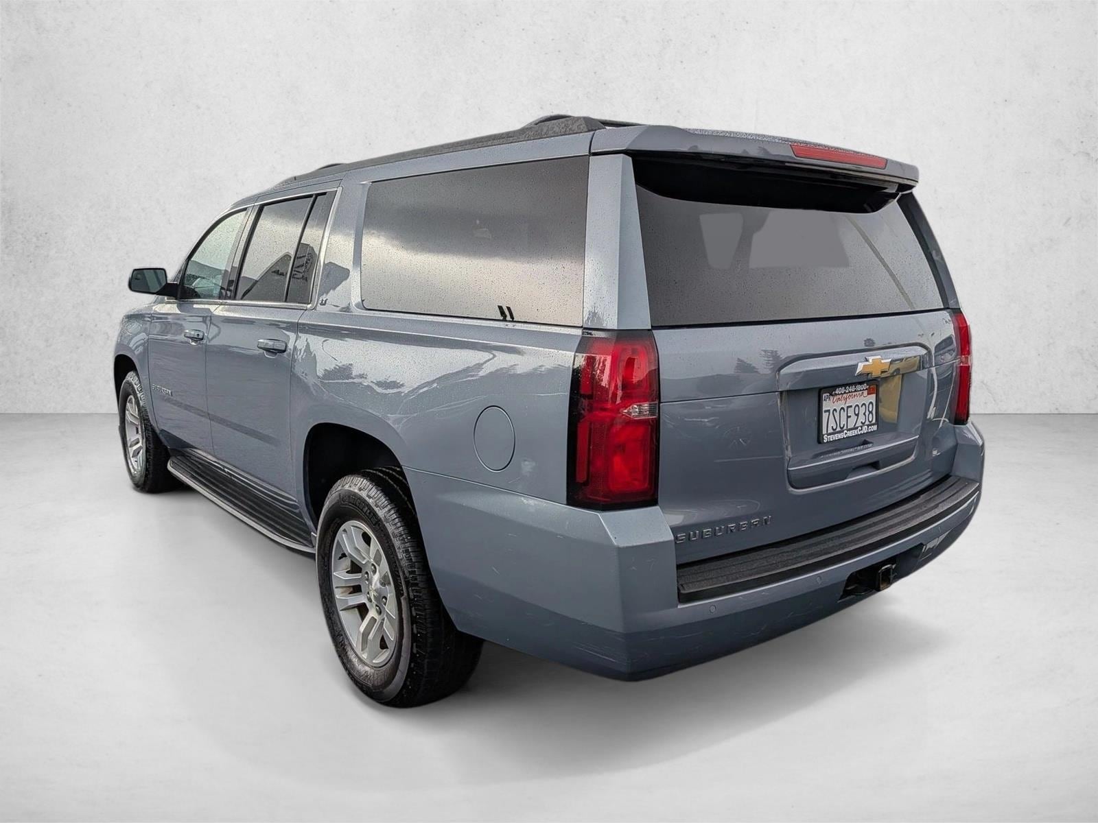 2016 Chevrolet Suburban LT photo 3