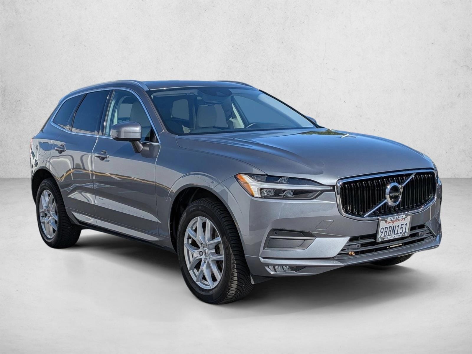 2021 Volvo XC60 Momentum photo 2