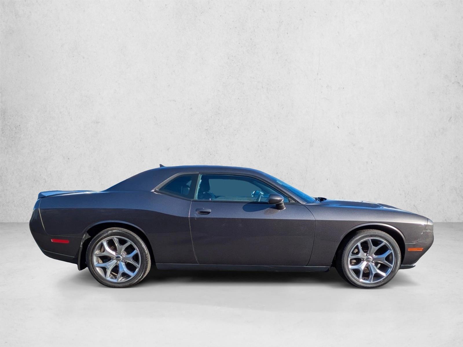 2015 Dodge Challenger SXT Plus photo 4
