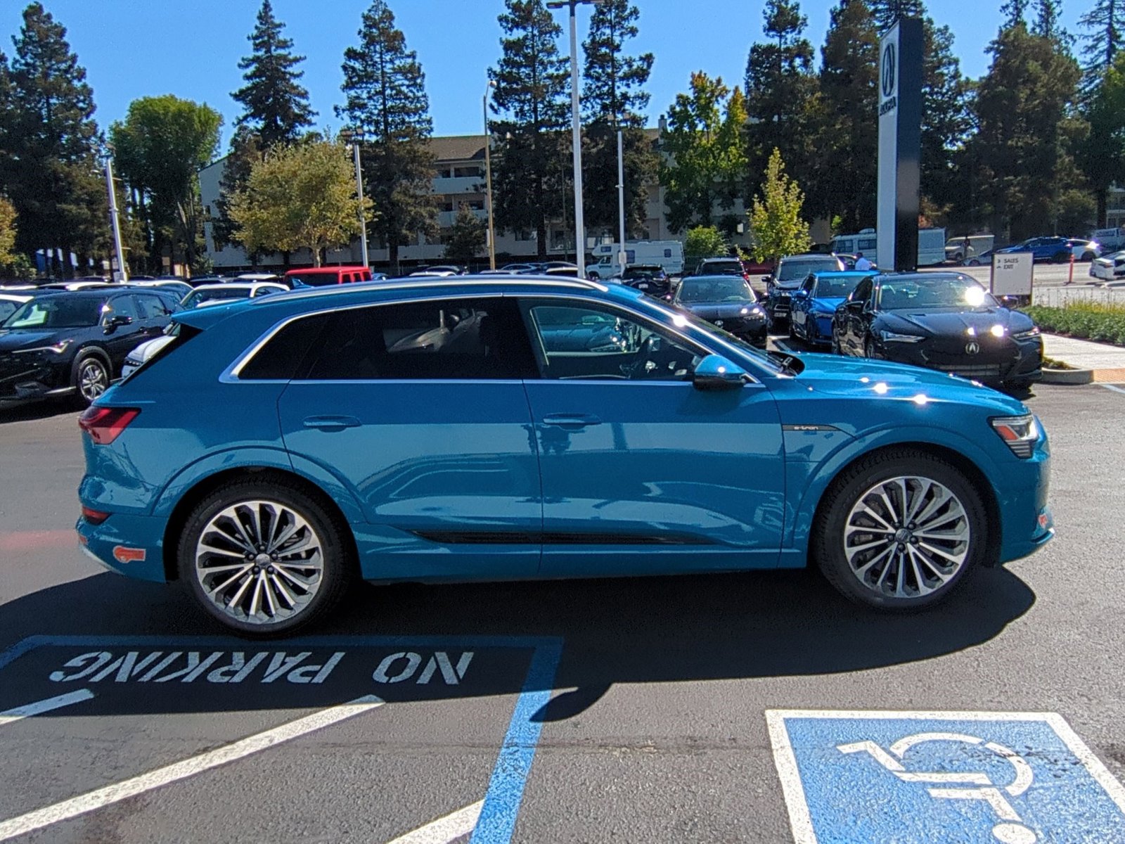 2019 Audi e-tron Prestige photo 4