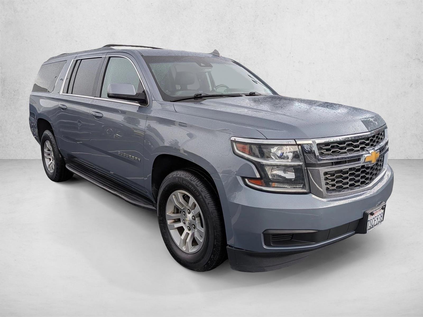 2016 Chevrolet Suburban LT photo 2