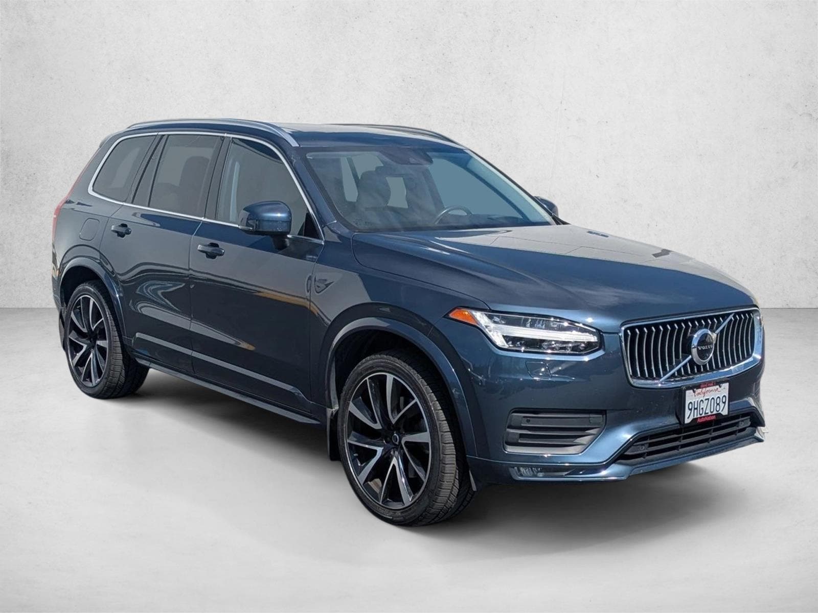 2020 Volvo XC90 Momentum photo 2