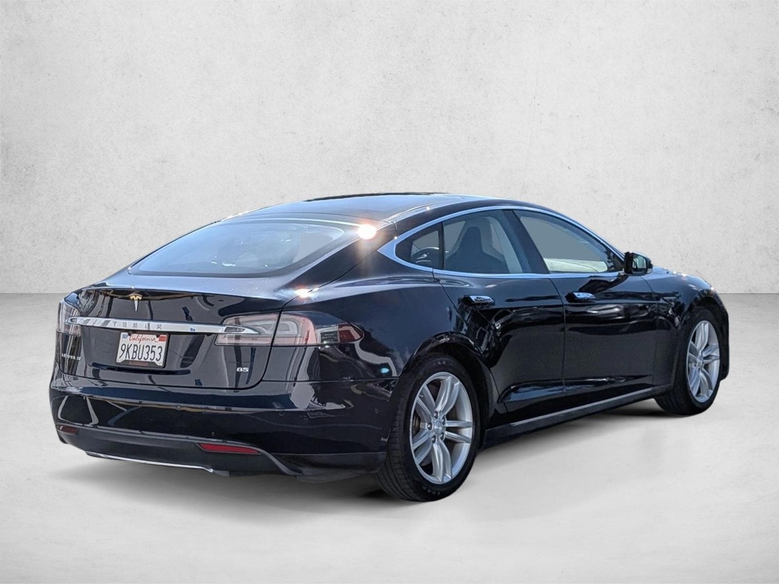 2014 Tesla Model S 85 kWh Battery photo 4