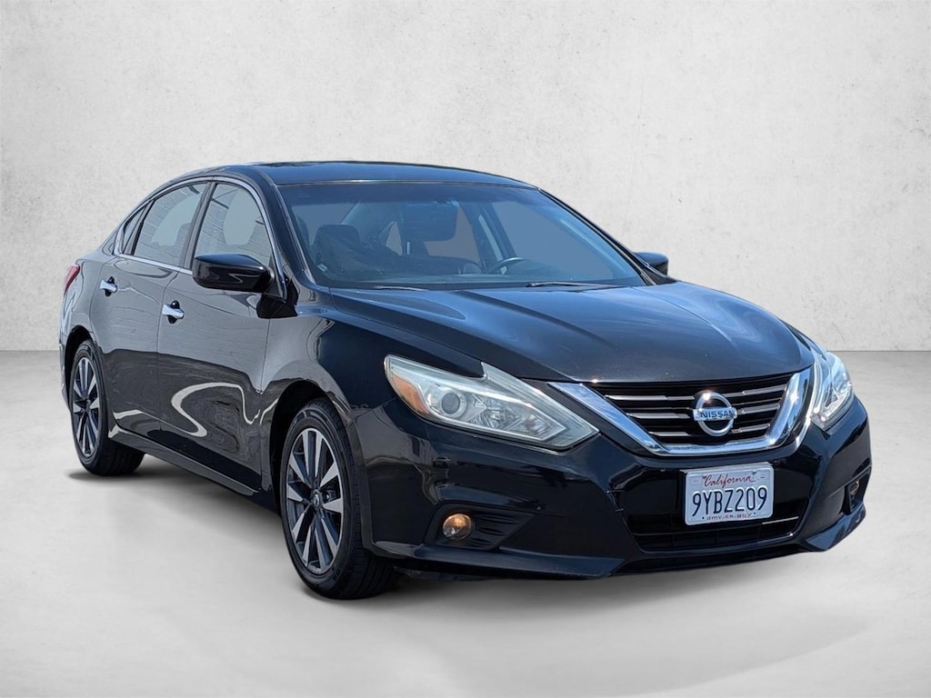 Used 2017 Nissan Altima 2.5 SV Sedan