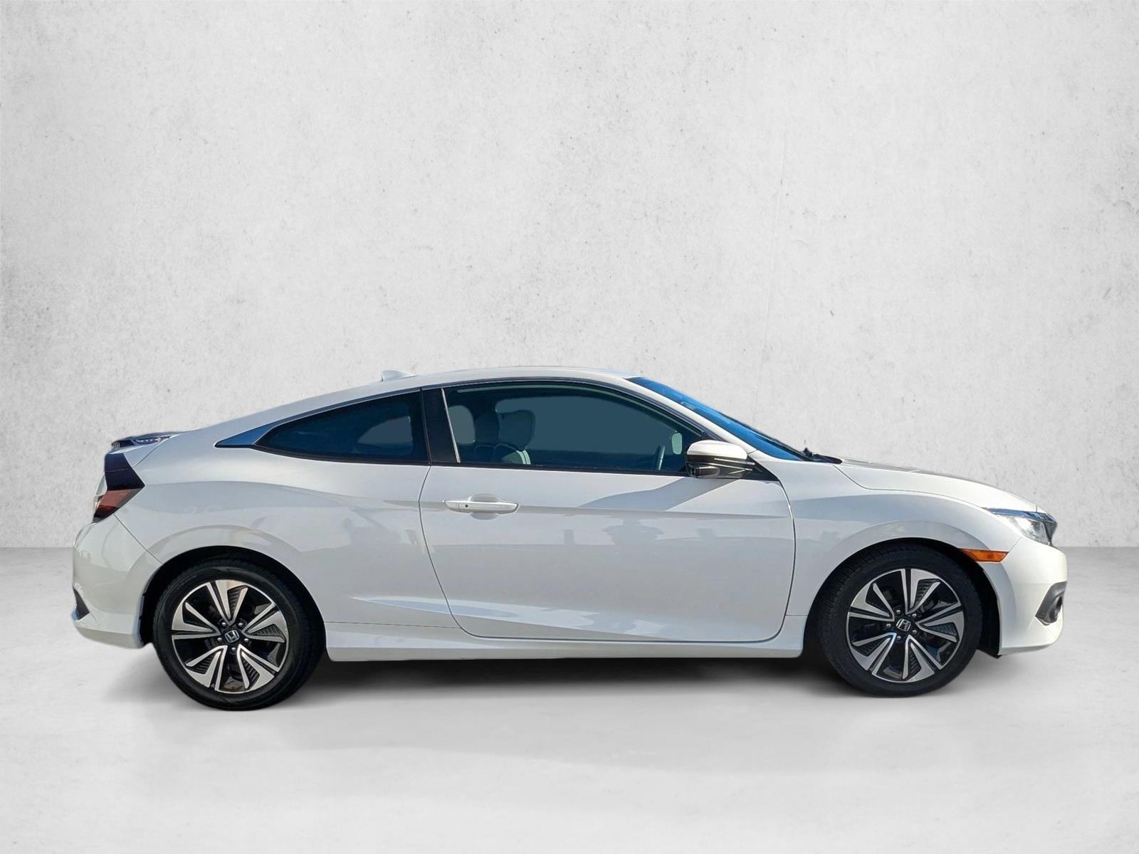 2017 Honda Civic EX-T photo 4