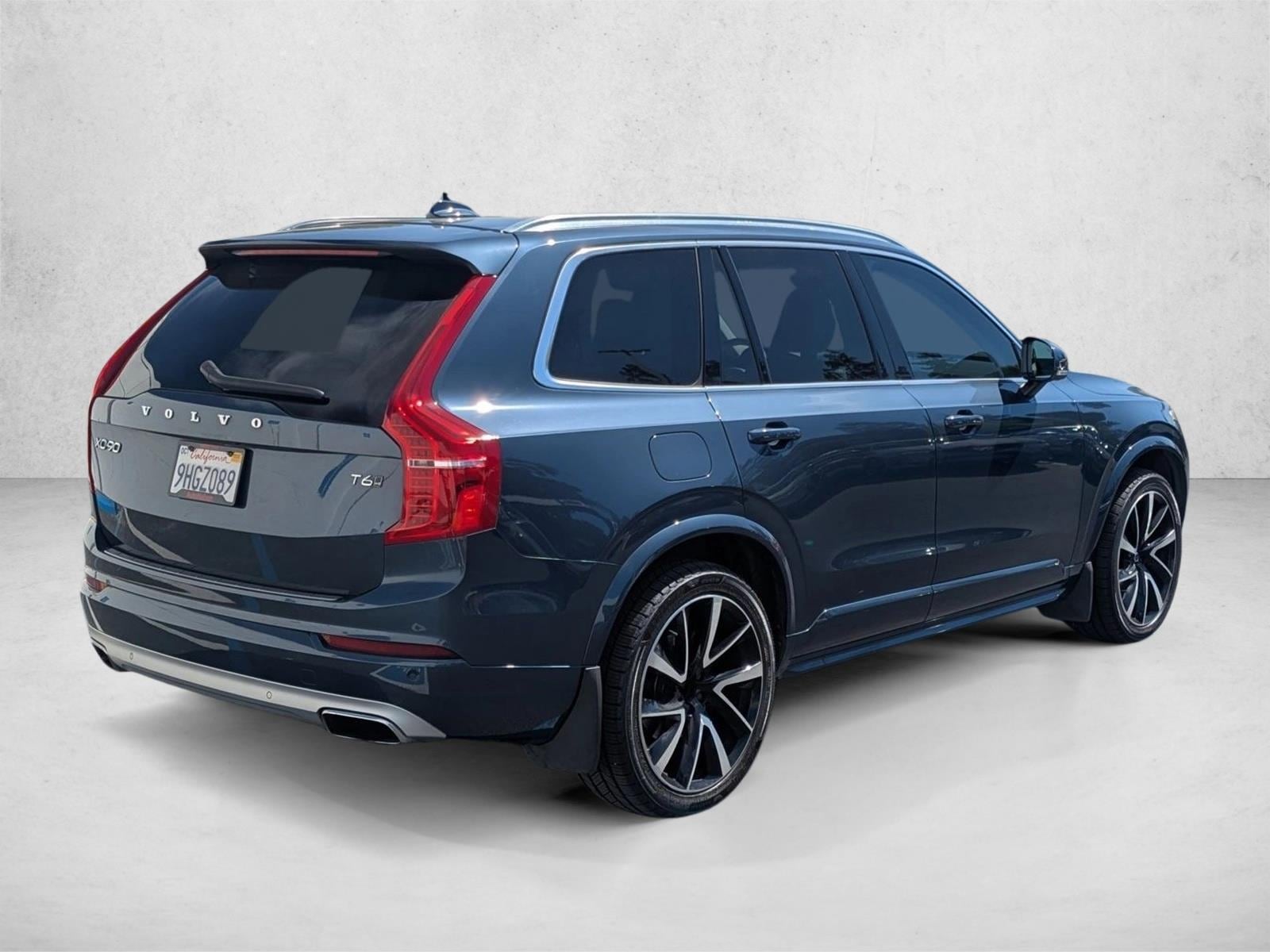 2020 Volvo XC90 Momentum photo 4