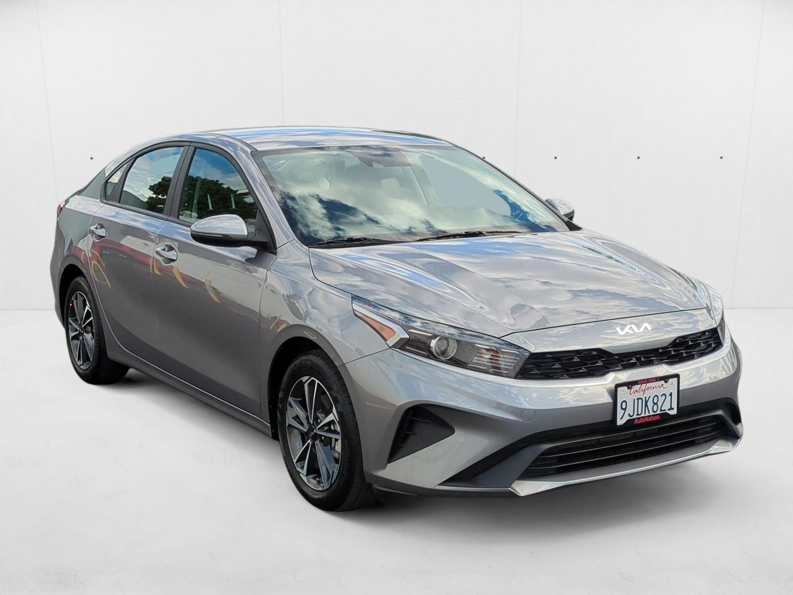 2023 Kia Forte LXS photo 3