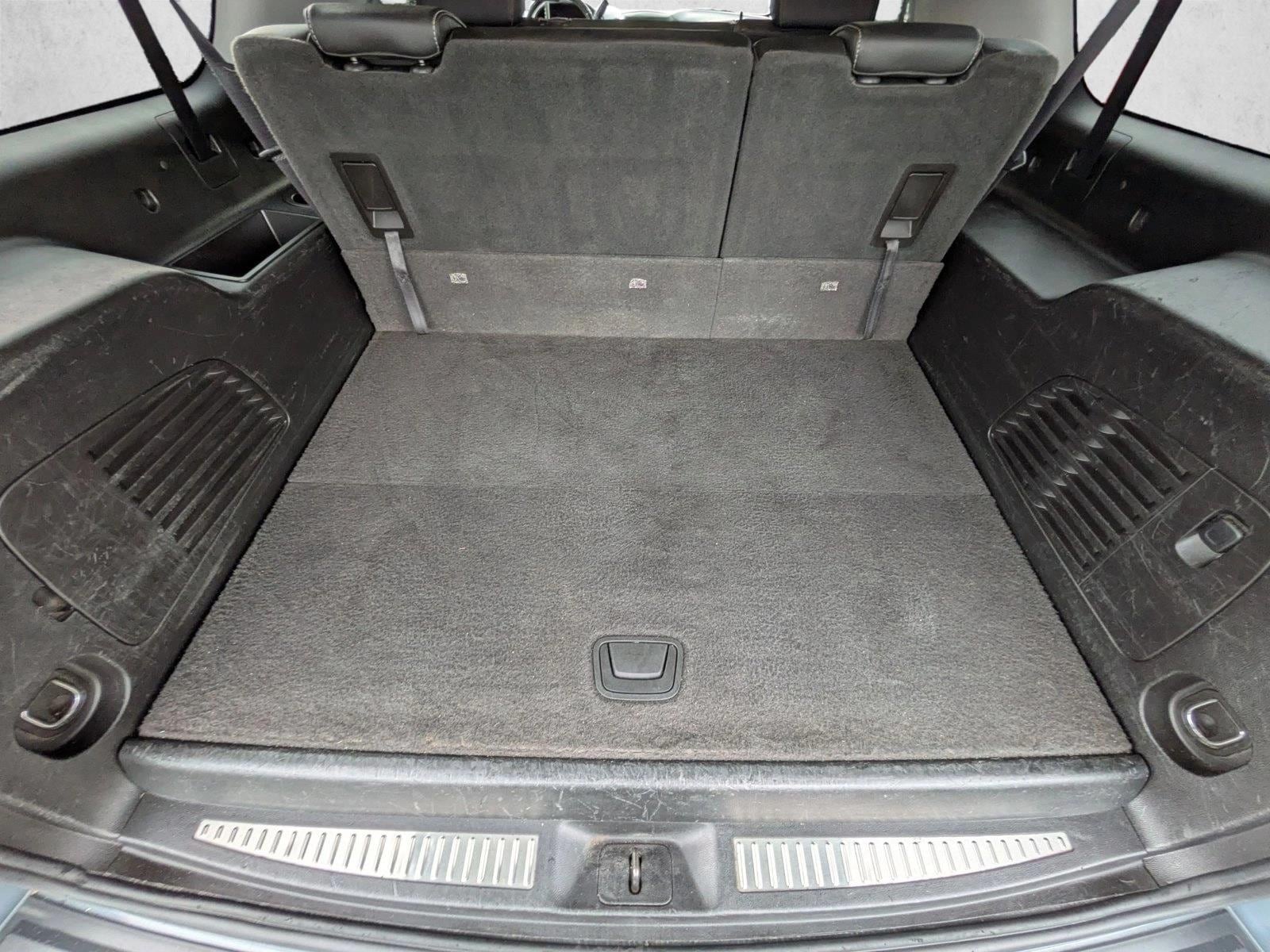 2016 Chevrolet Suburban LT photo 5