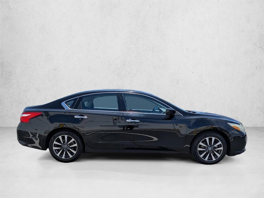 Used 2017 Nissan Altima 2.5 SV Sedan
