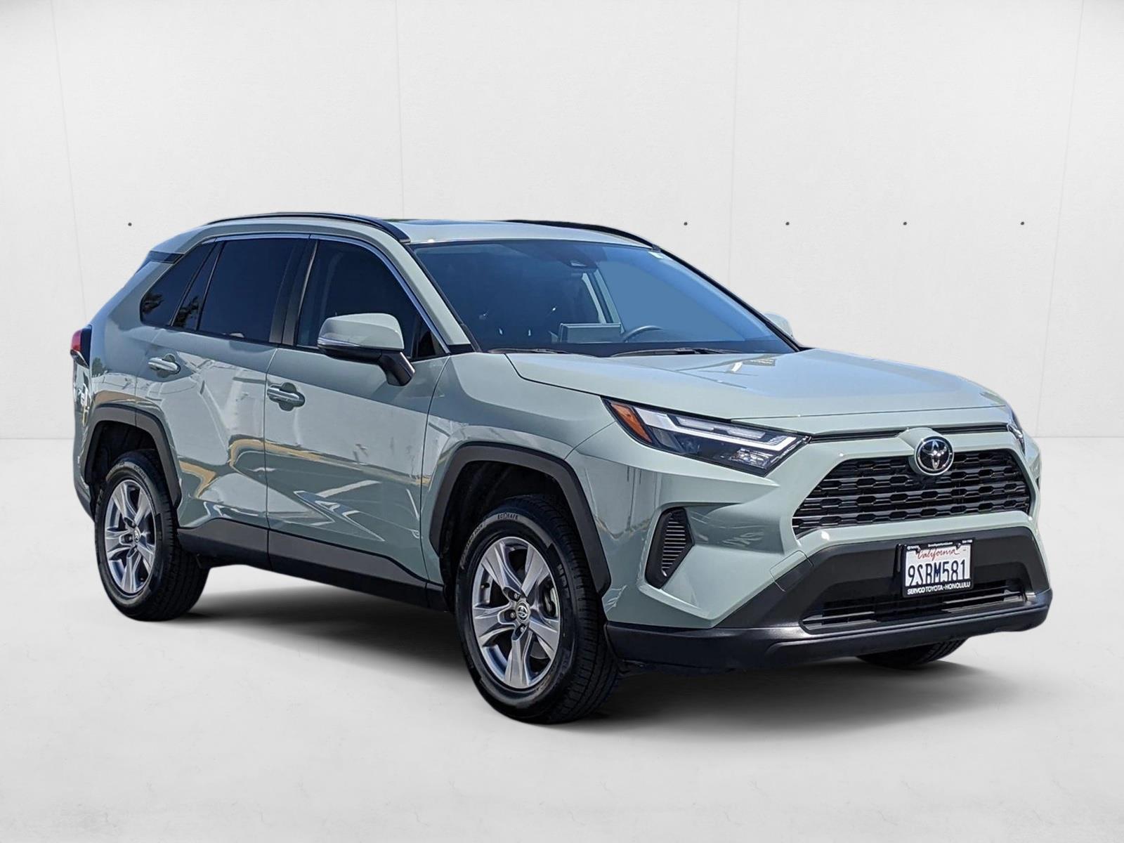 2022 Toyota RAV4 XLE photo 3