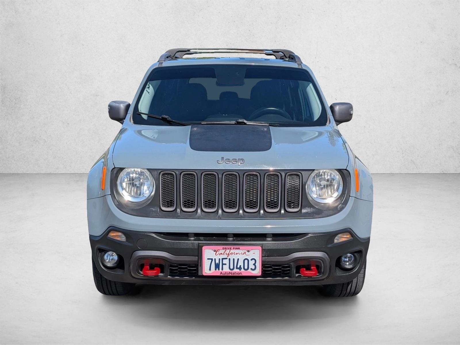 2015 Jeep Renegade Trailhawk photo 2
