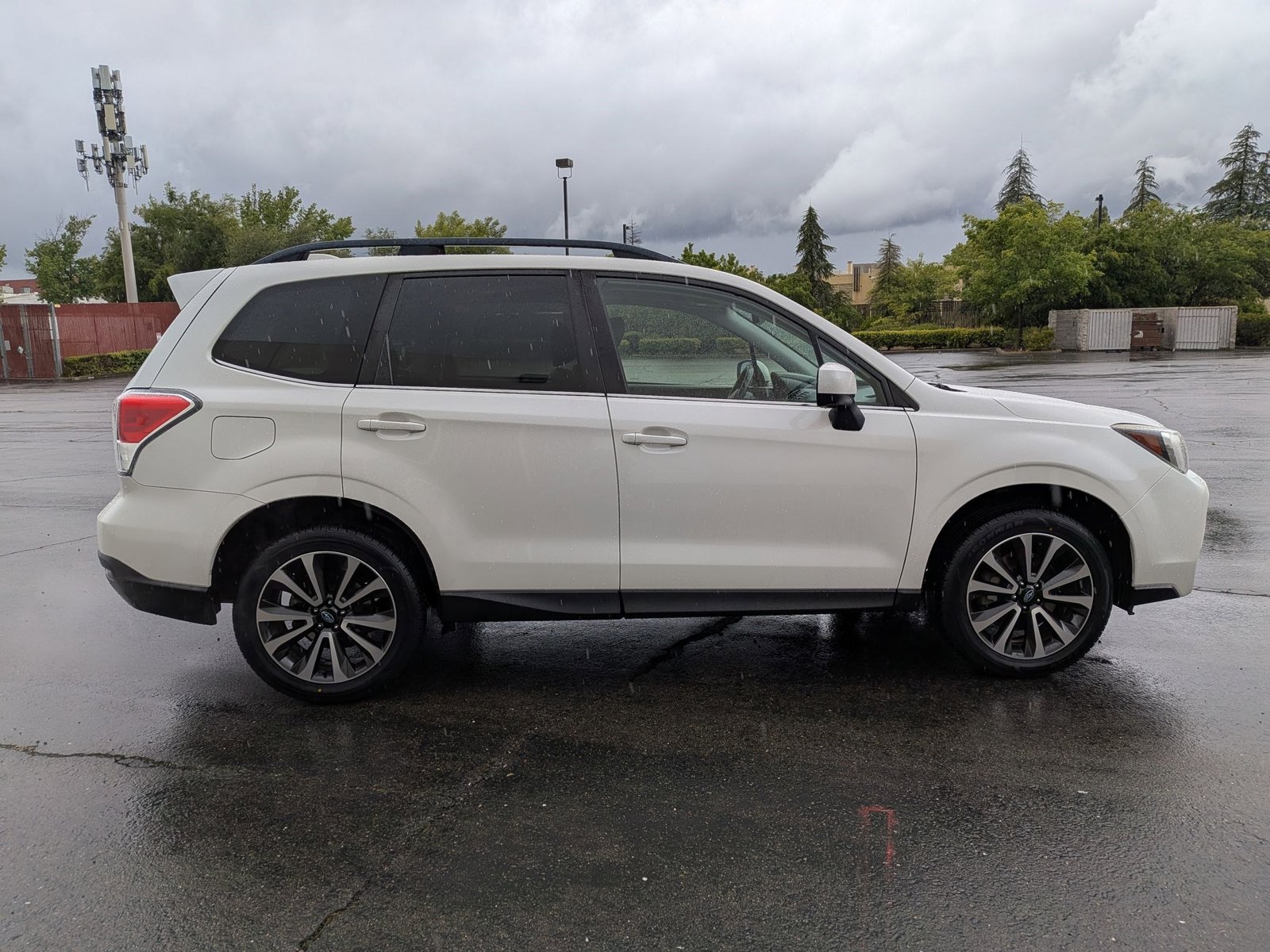 2017 Subaru Forester Premium photo 4