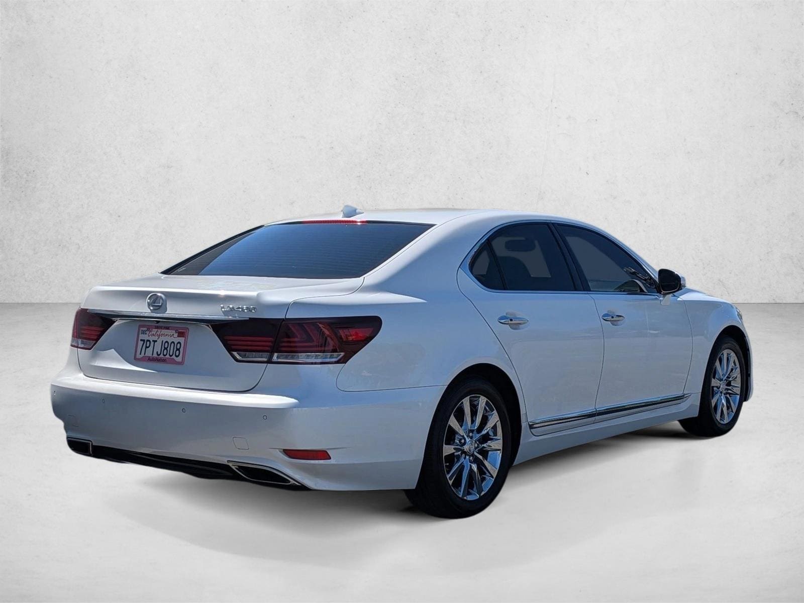 2015 LEXUS LS 460 photo 4