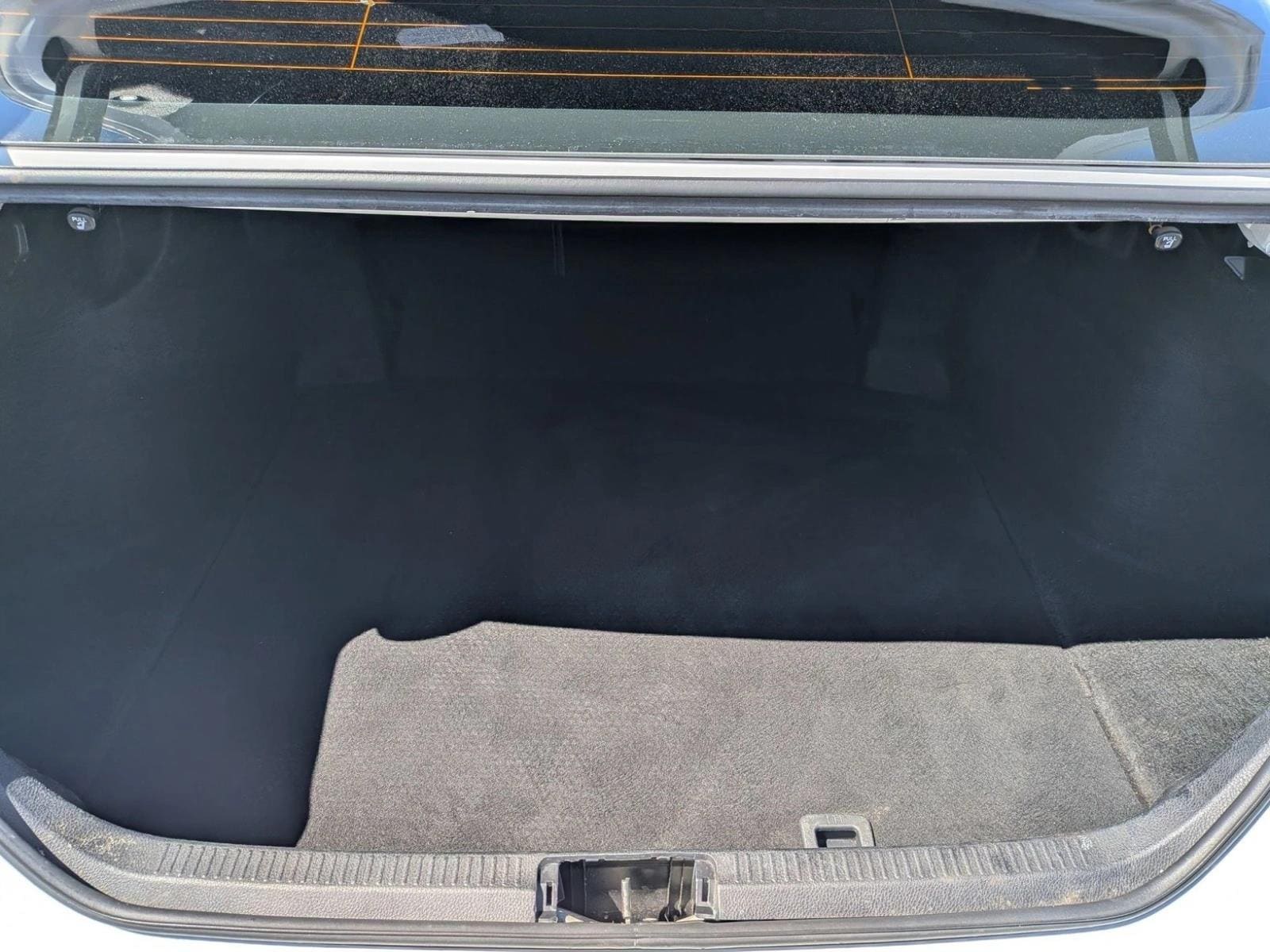 2019 Toyota Camry SE photo 6