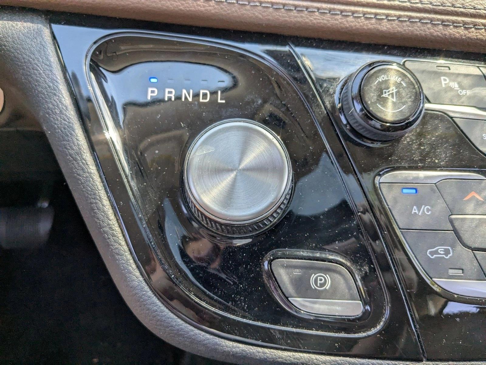 2017 Chrysler Pacifica Limited photo 4