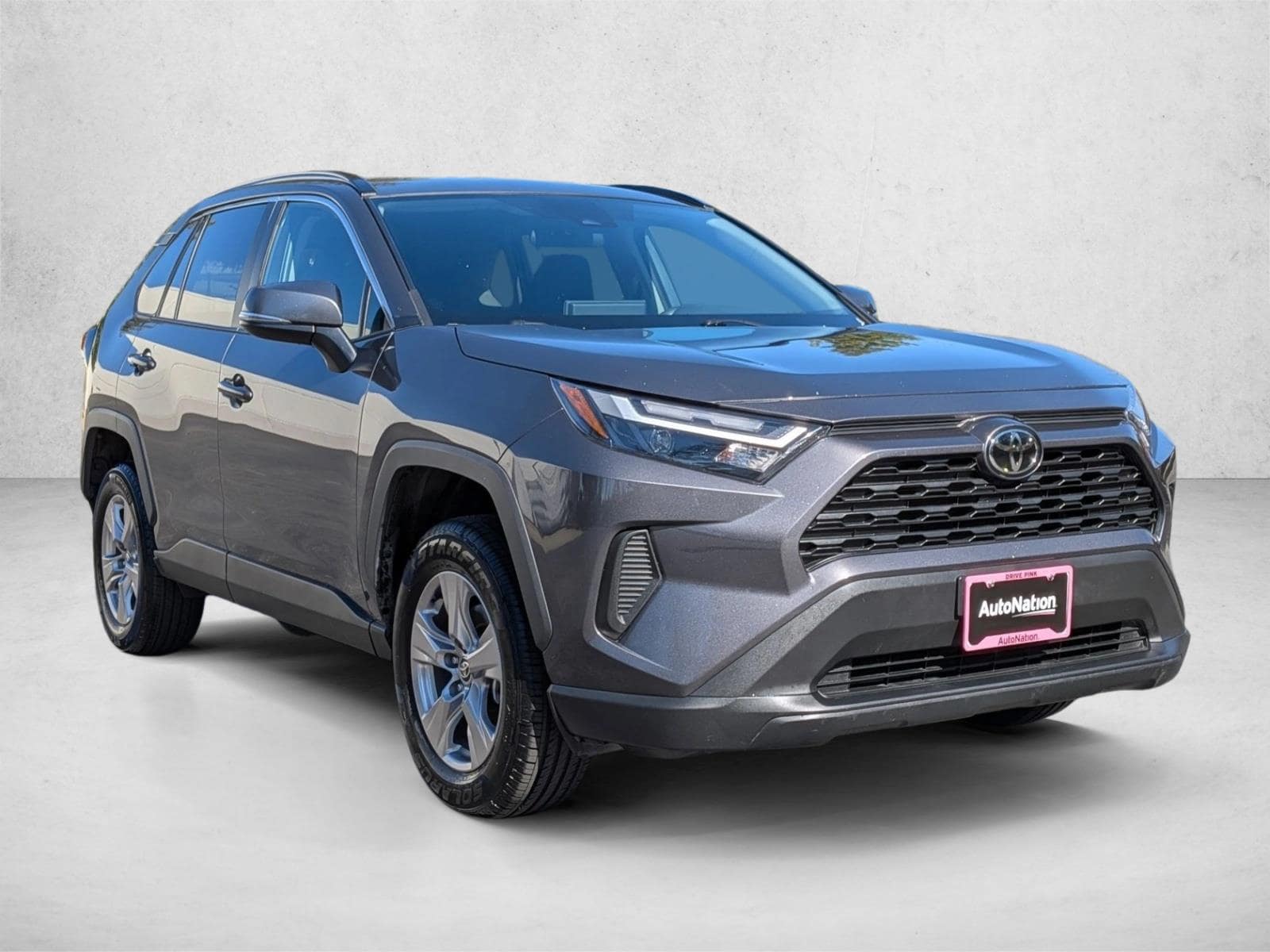 2025 Toyota RAV4 XLE photo 3