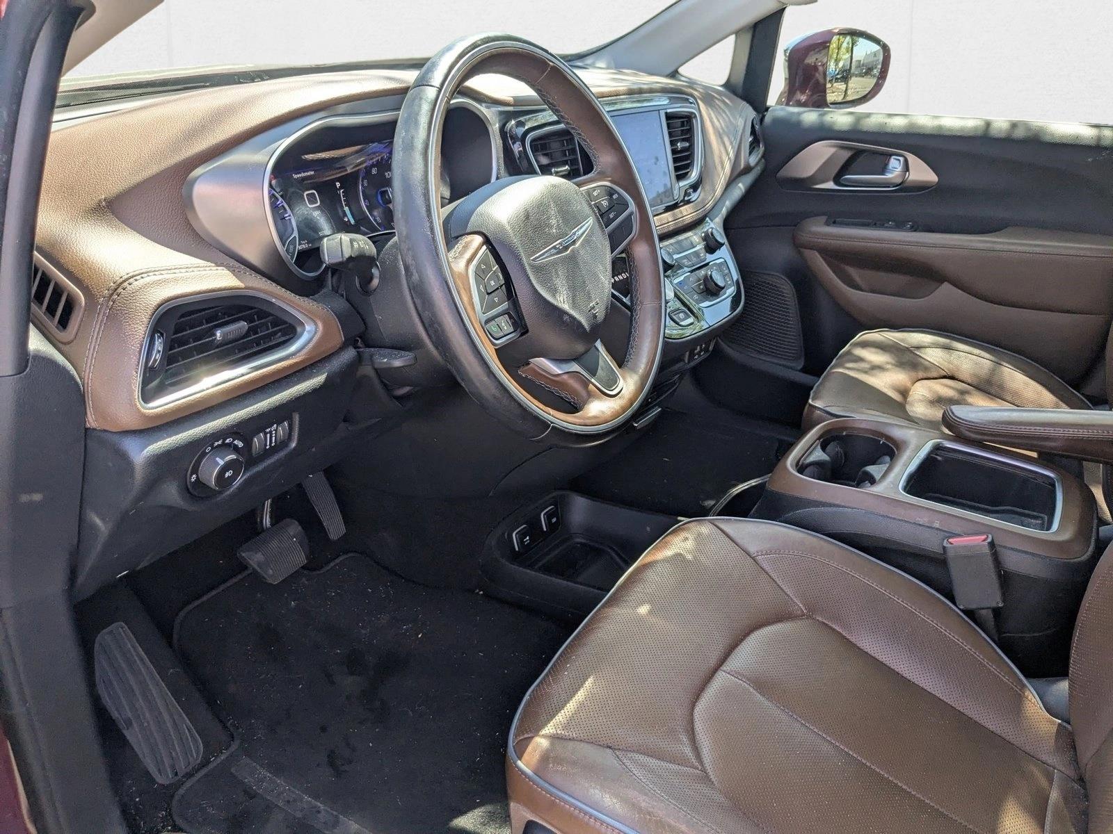 2017 Chrysler Pacifica Limited photo 2