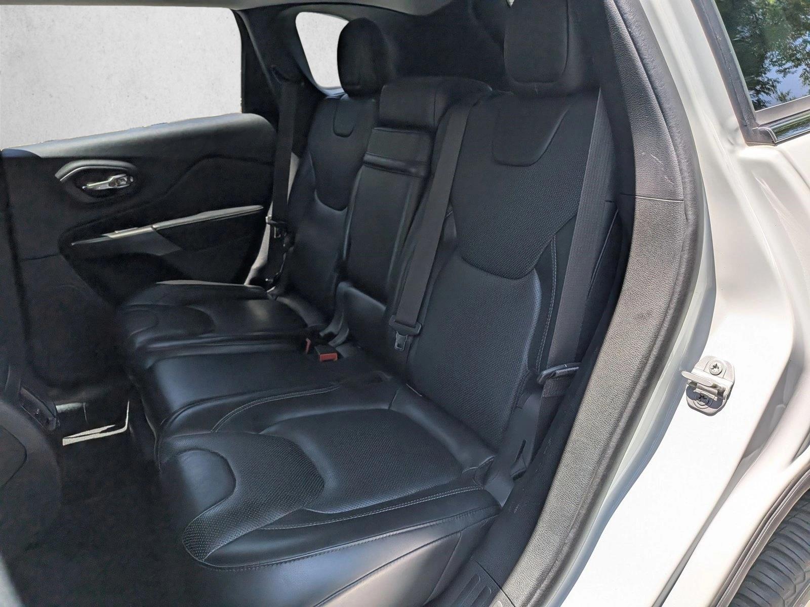 2019 Jeep Cherokee Overland - Photo 18
