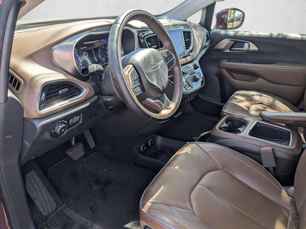 Used 2017 Chrysler Pacifica Limited Mini-van Passenger
