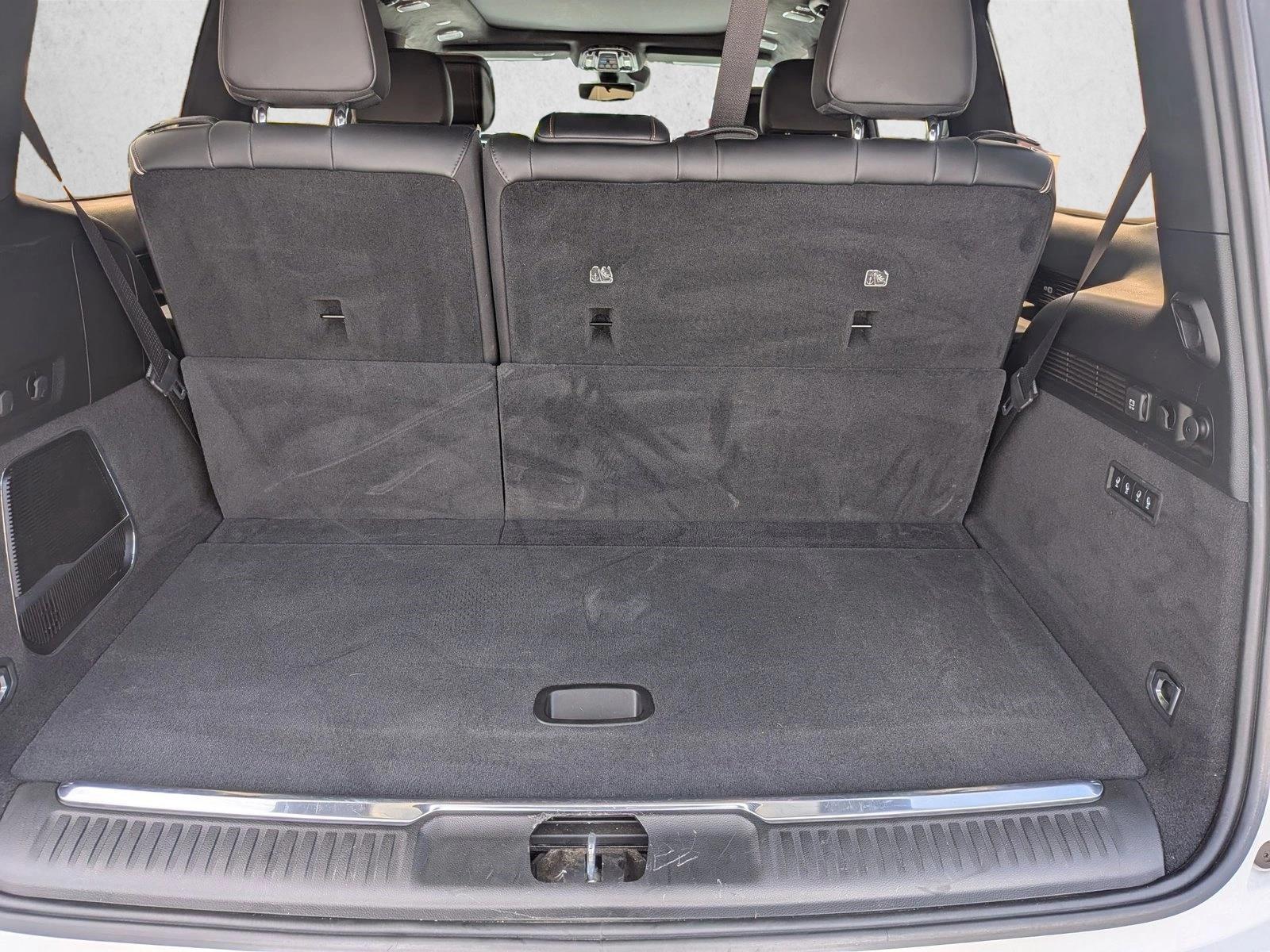 2022 Jeep Grand Wagoneer Series III photo 6