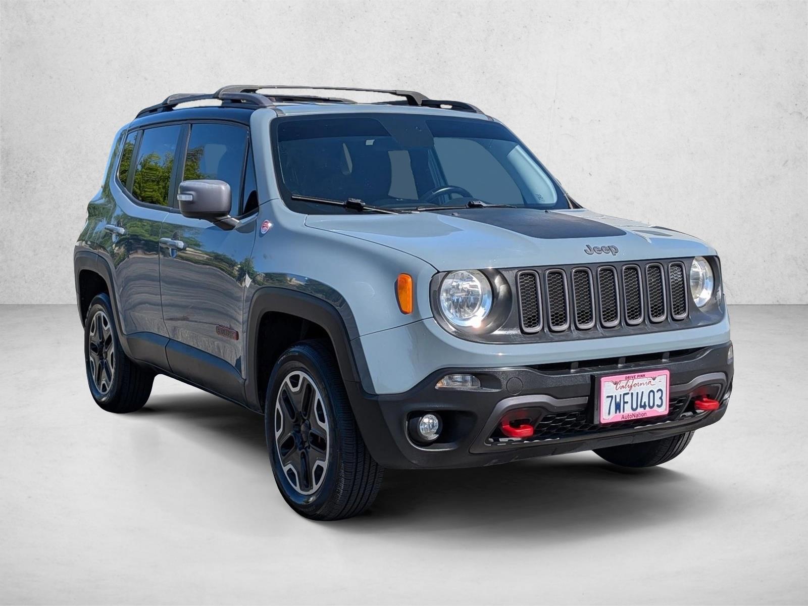 2015 Jeep Renegade Trailhawk photo 3