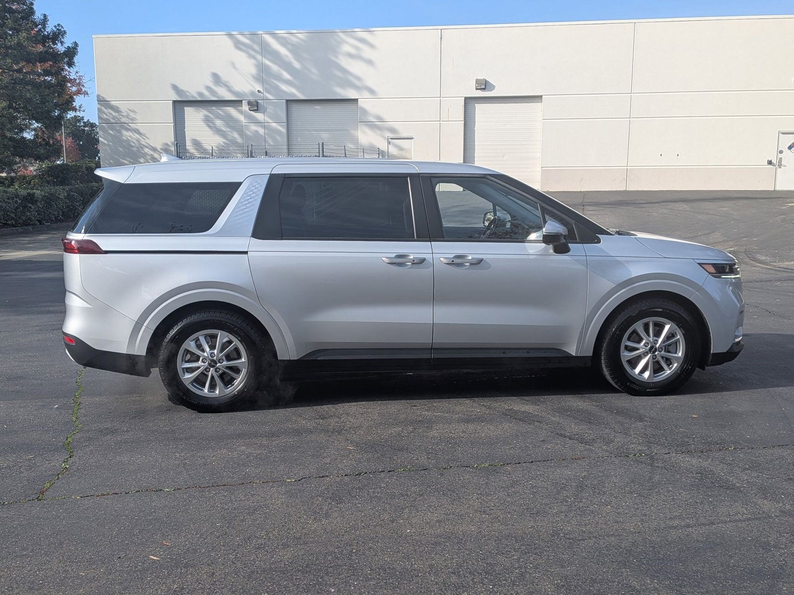 2023 Kia Carnival LX photo 4