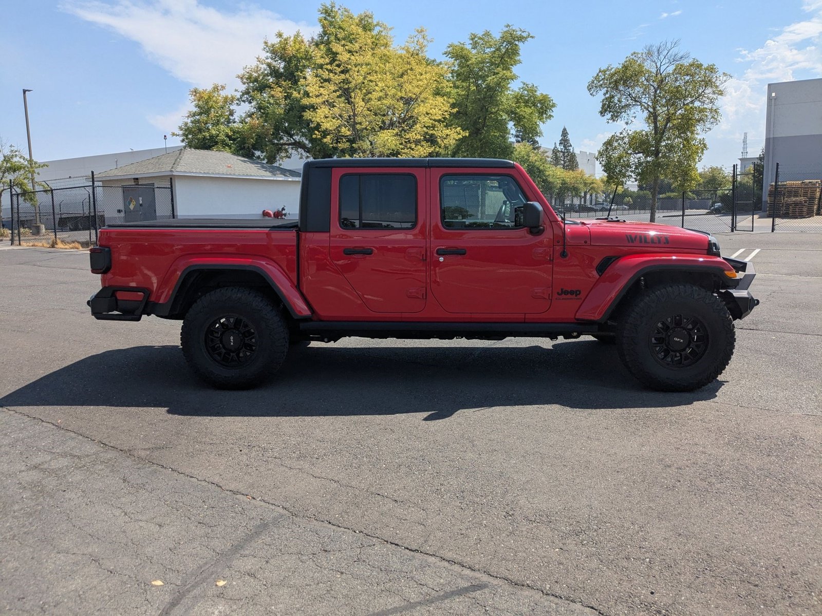 2021 Jeep Gladiator Willys photo 3