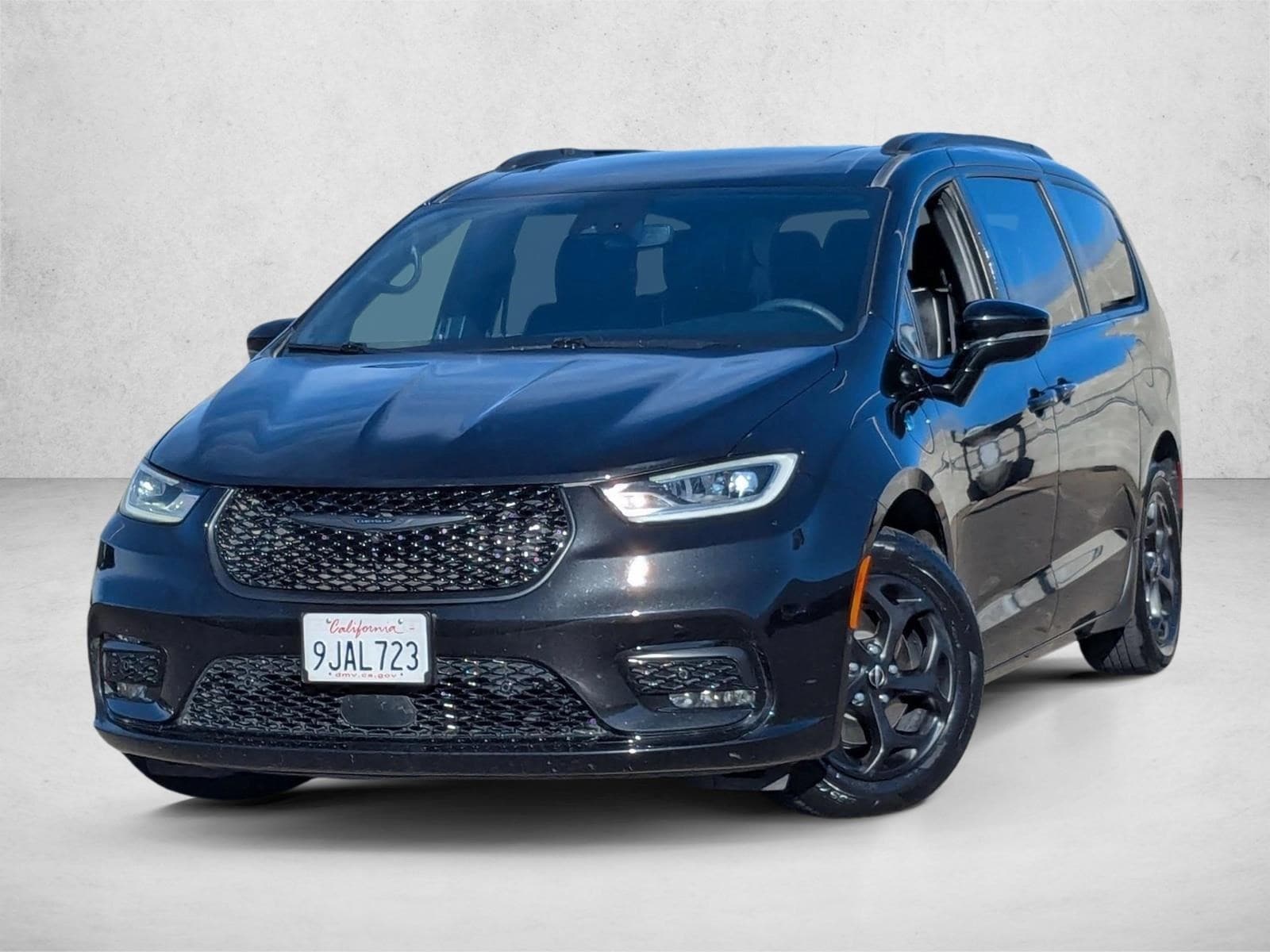 2024 Chrysler Pacifica PHEV Select's photo