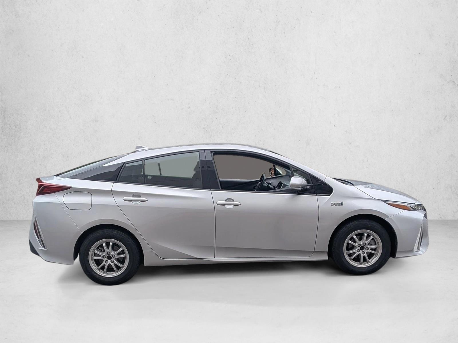 2018 Toyota Prius Prime Plus photo 4