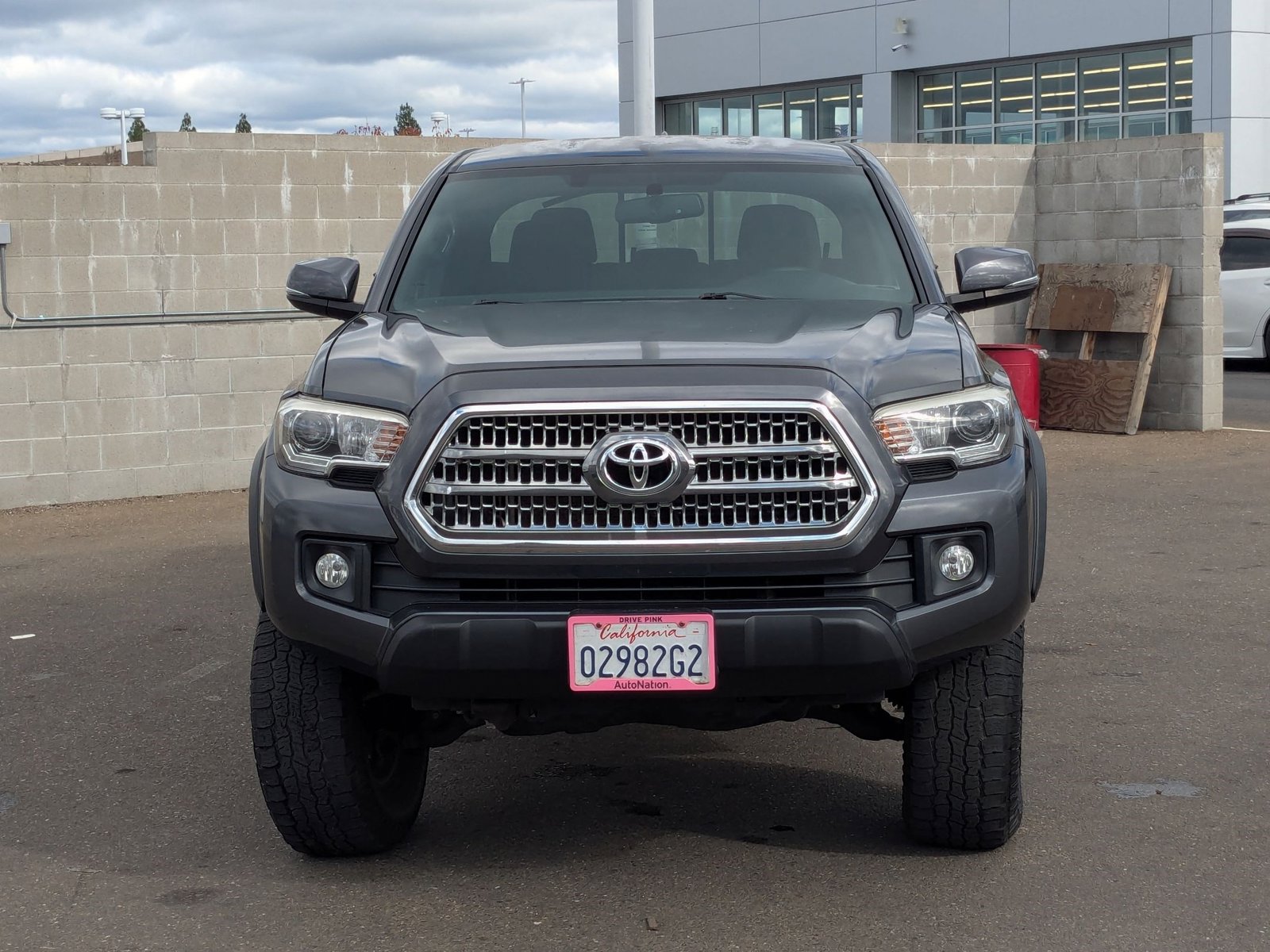 2017 Toyota Tacoma TRD photo 2