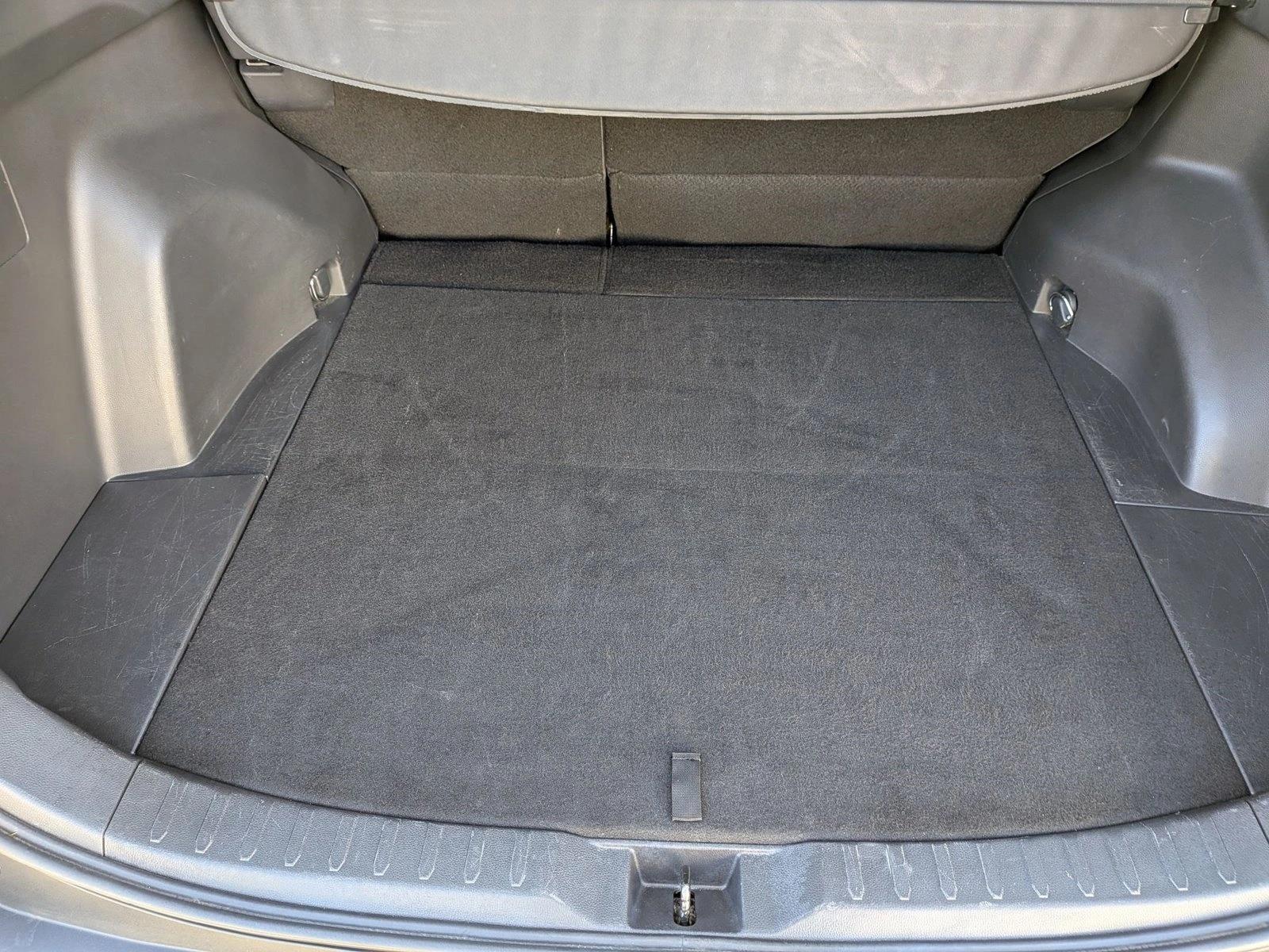 2025 Toyota RAV4 XLE photo 6