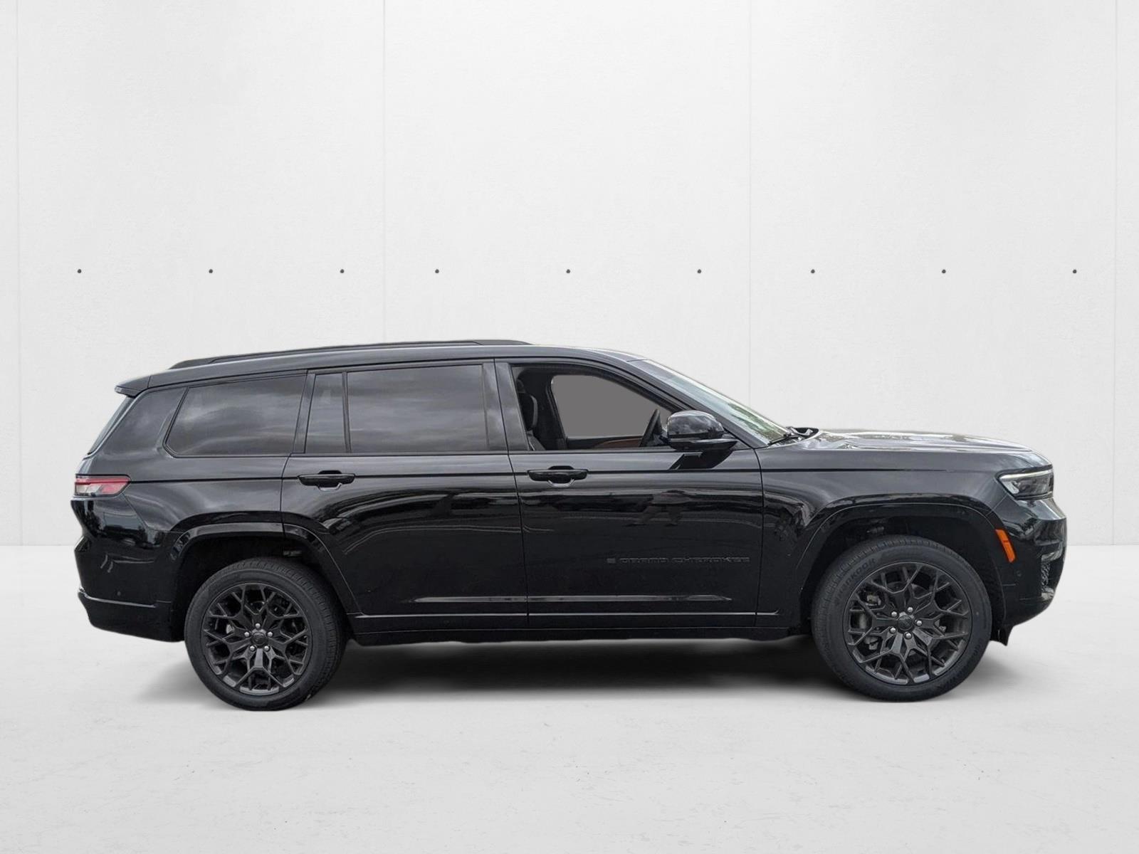 2023 Jeep Grand Cherokee L Summit Reserve photo 4
