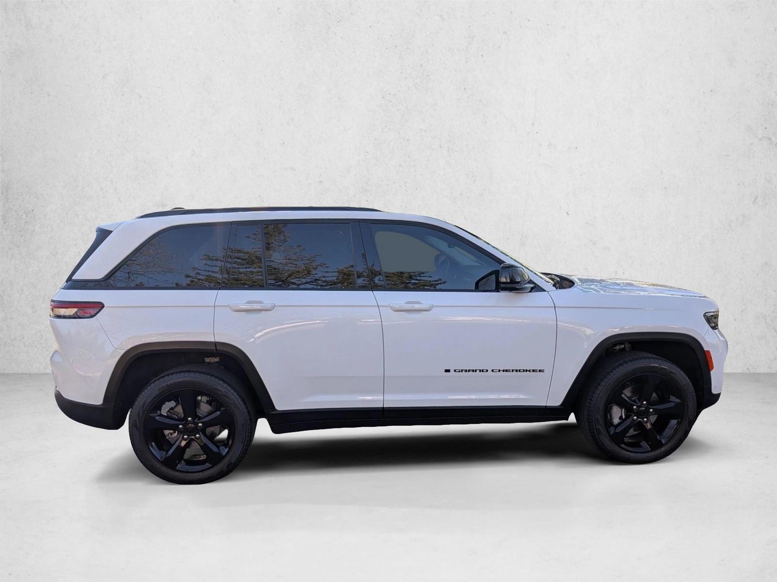2023 Jeep Grand Cherokee Limited photo 4