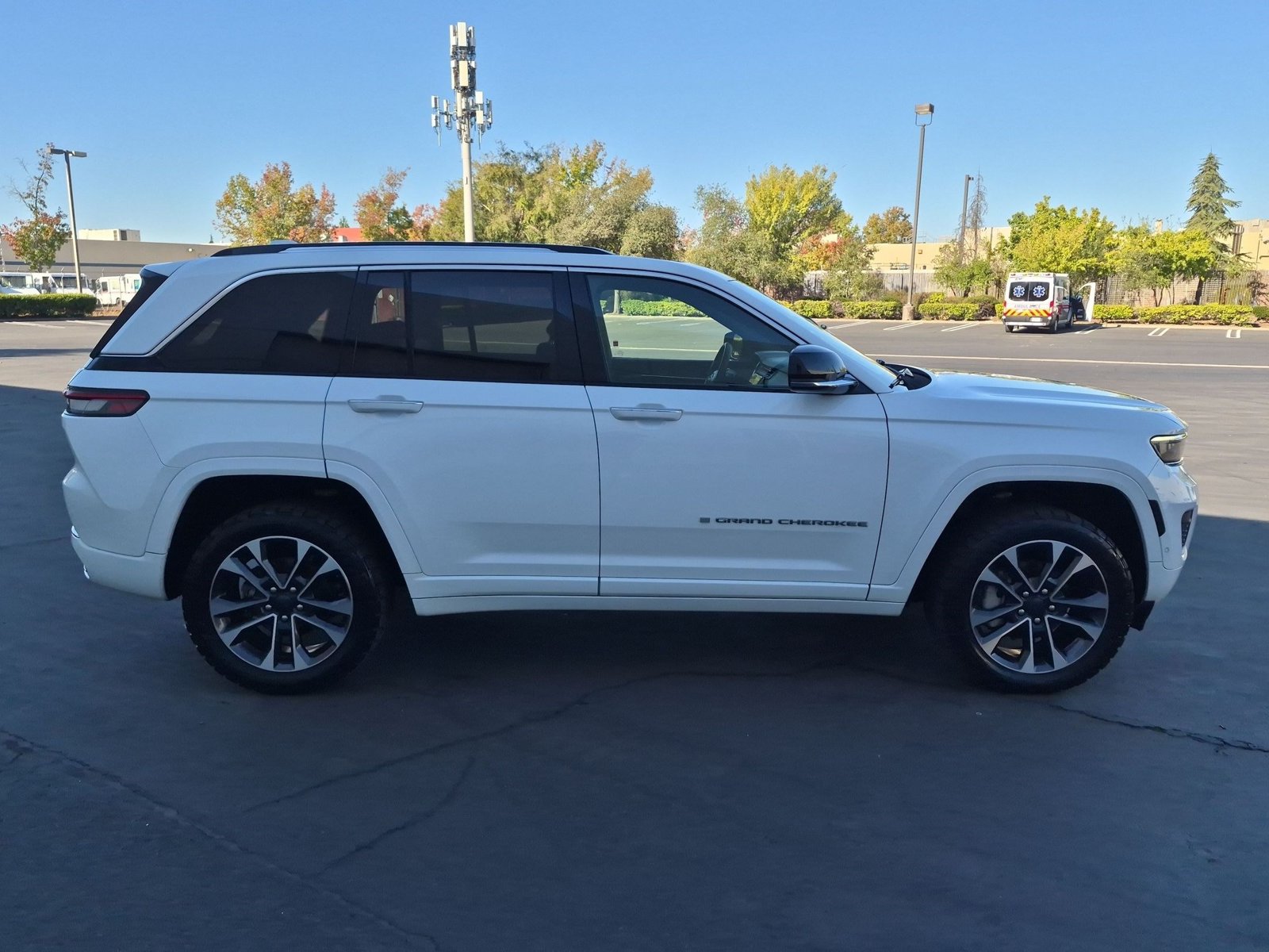Used 2023 Jeep Grand Cherokee Overland Sport Utility