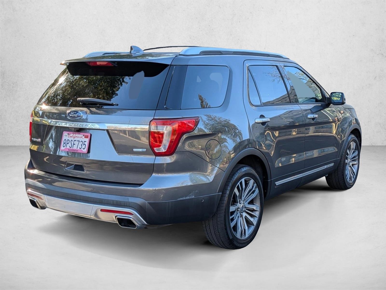 2017 Ford Explorer Platinum photo 4