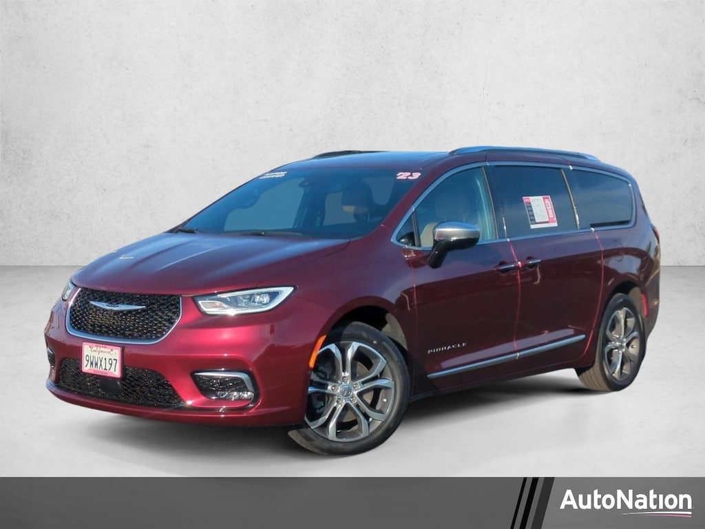 Used 2023 Chrysler Pacifica Pinnacle Mini-van Passenger