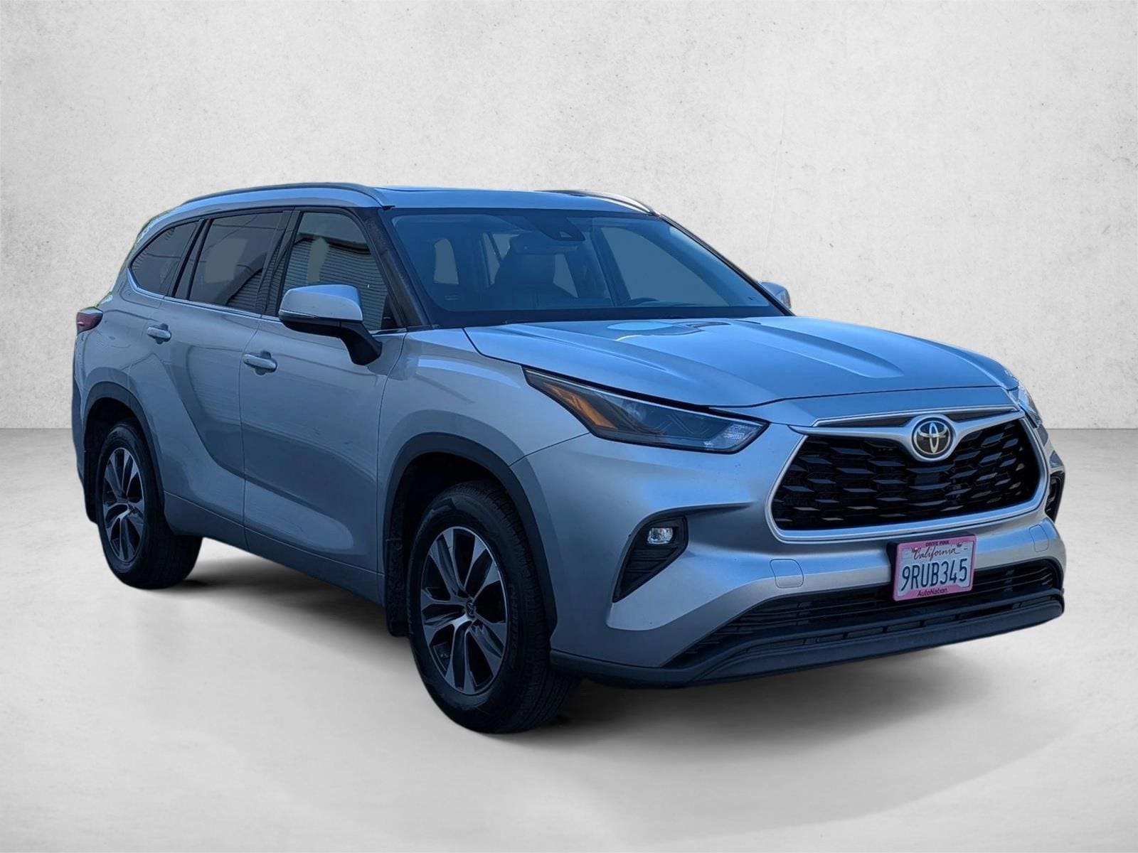 2022 Toyota Highlander XLE photo 2