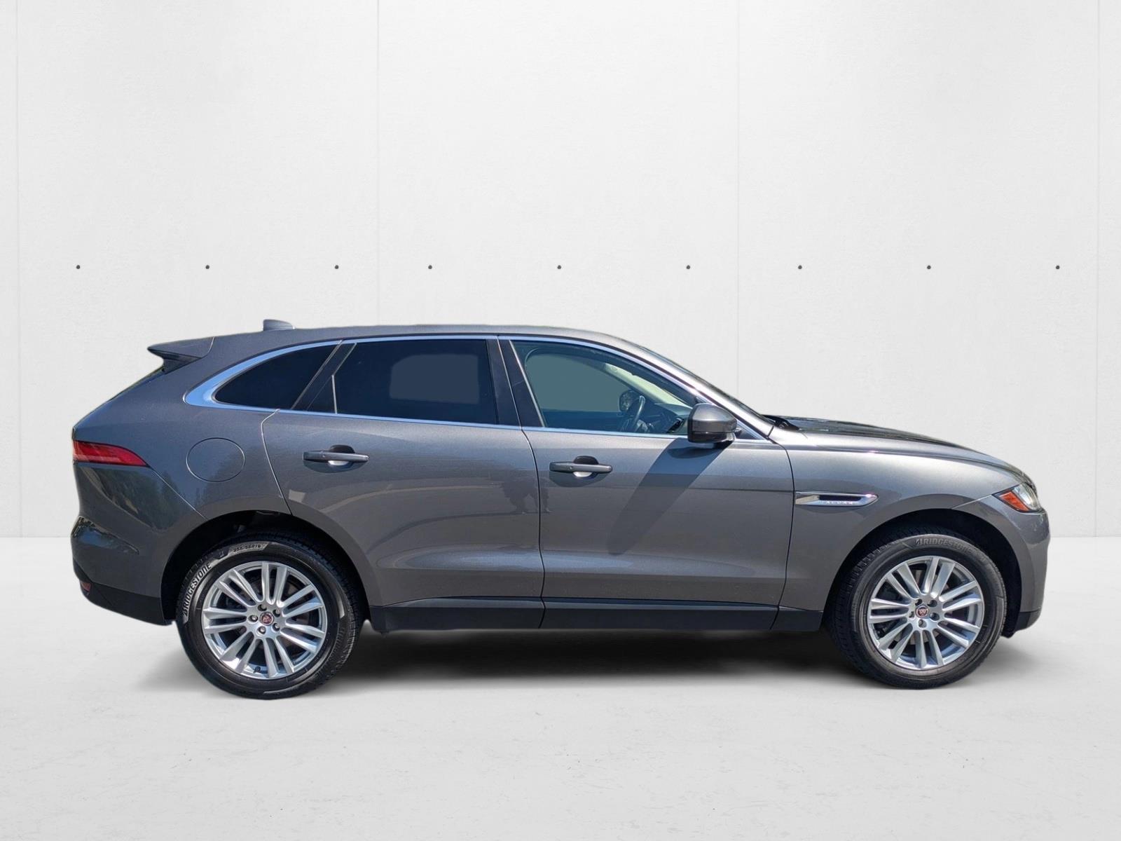 2017 Jaguar F-PACE Prestige photo 4