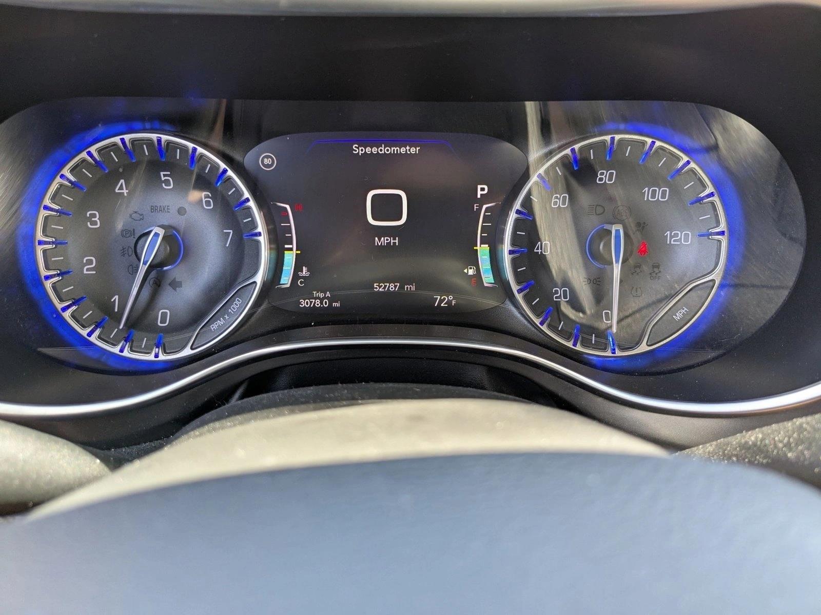 2017 Chrysler Pacifica Limited photo 3