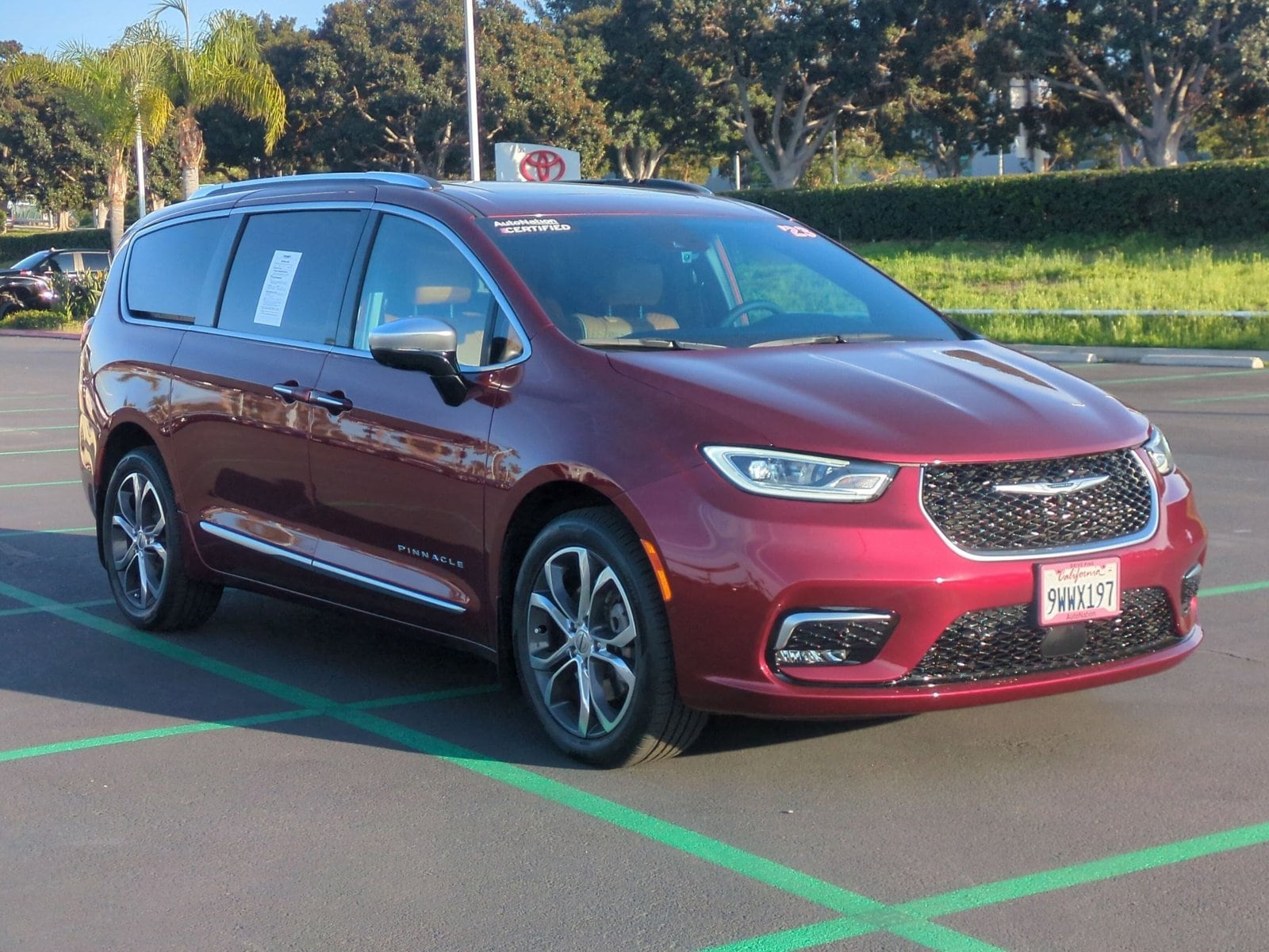 2023 Chrysler Pacifica Pinnacle photo 2